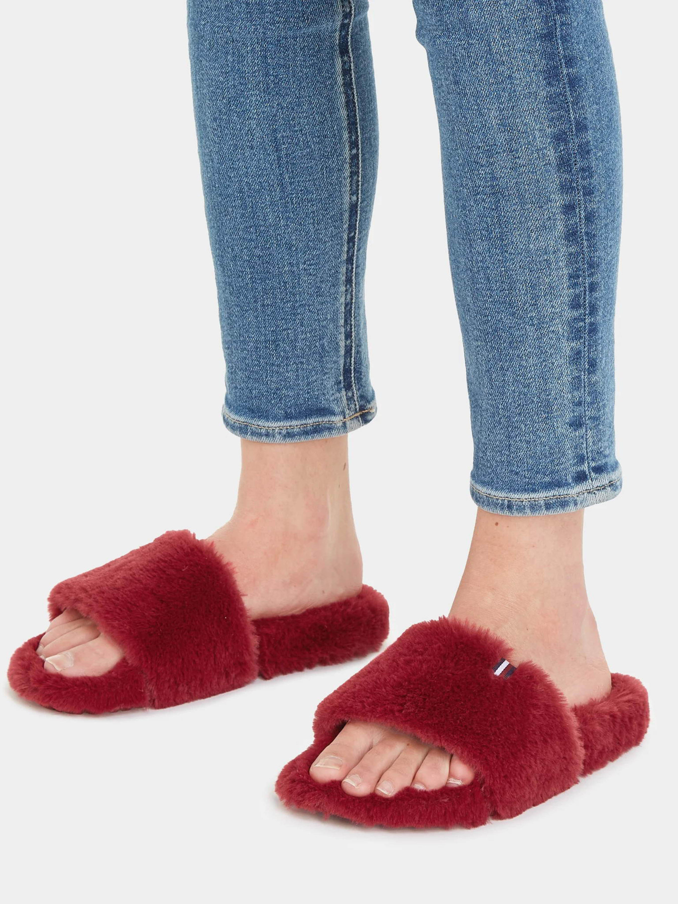 Тапки Tommy Hilfiger Faux Fur Slipper Slides модель FW0FW07663-XJS Тапки Tommy Hilfiger Faux Fur Slipper Slides модель FW0FW07663-XJS Фото