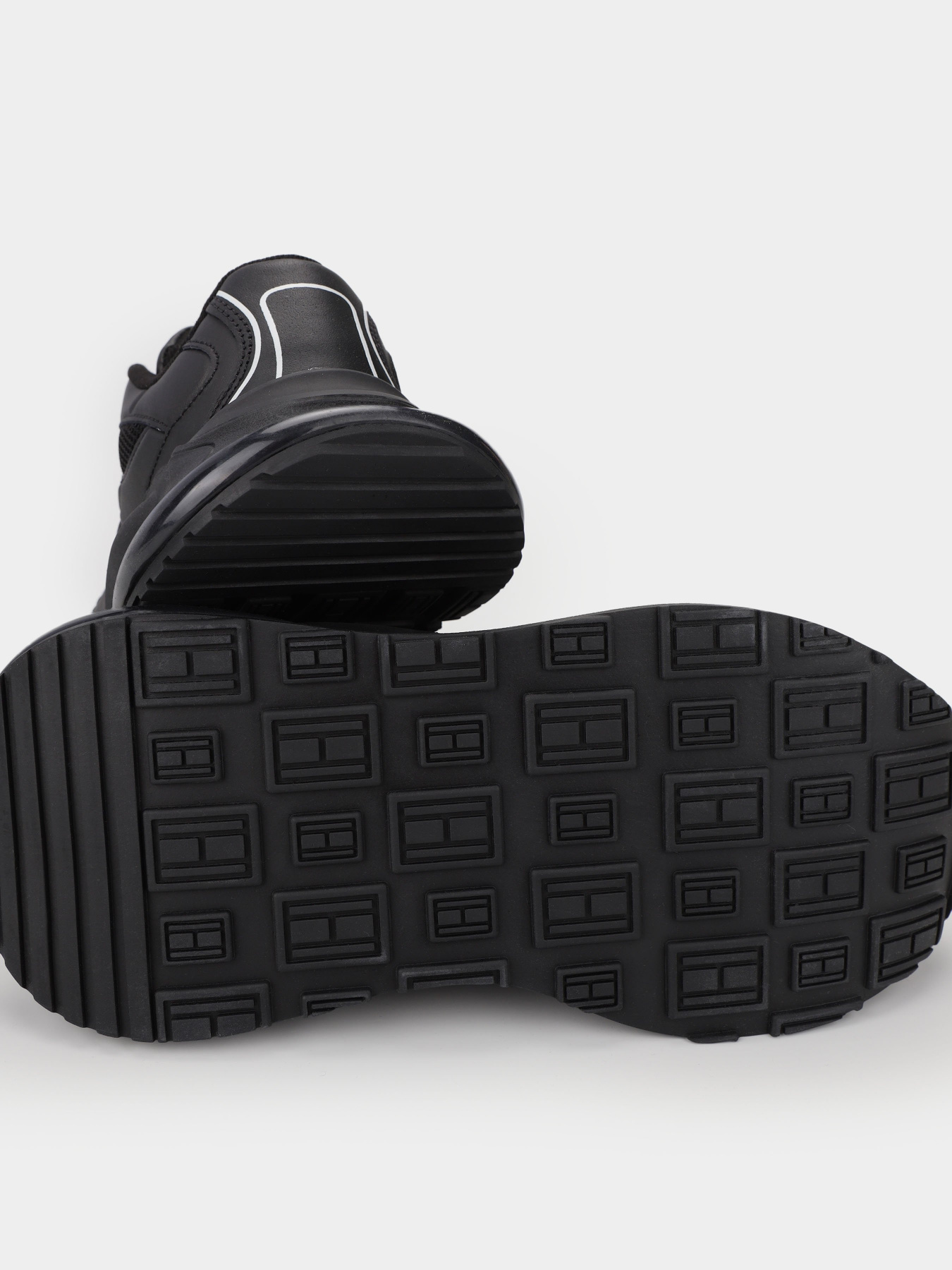 Кросівки Tommy Hilfiger Chunky Runner модель EN0EN02247-BDS Фото