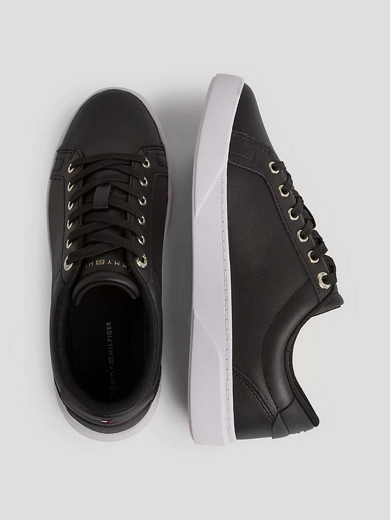Кеды Tommy Hilfiger Genuine Leather Logo Detailed Sneaker модель FW0FW07560-0GJ Кеды Tommy Hilfiger Genuine Leather Logo Detailed Sneaker модель FW0FW07560-0GJ Фото