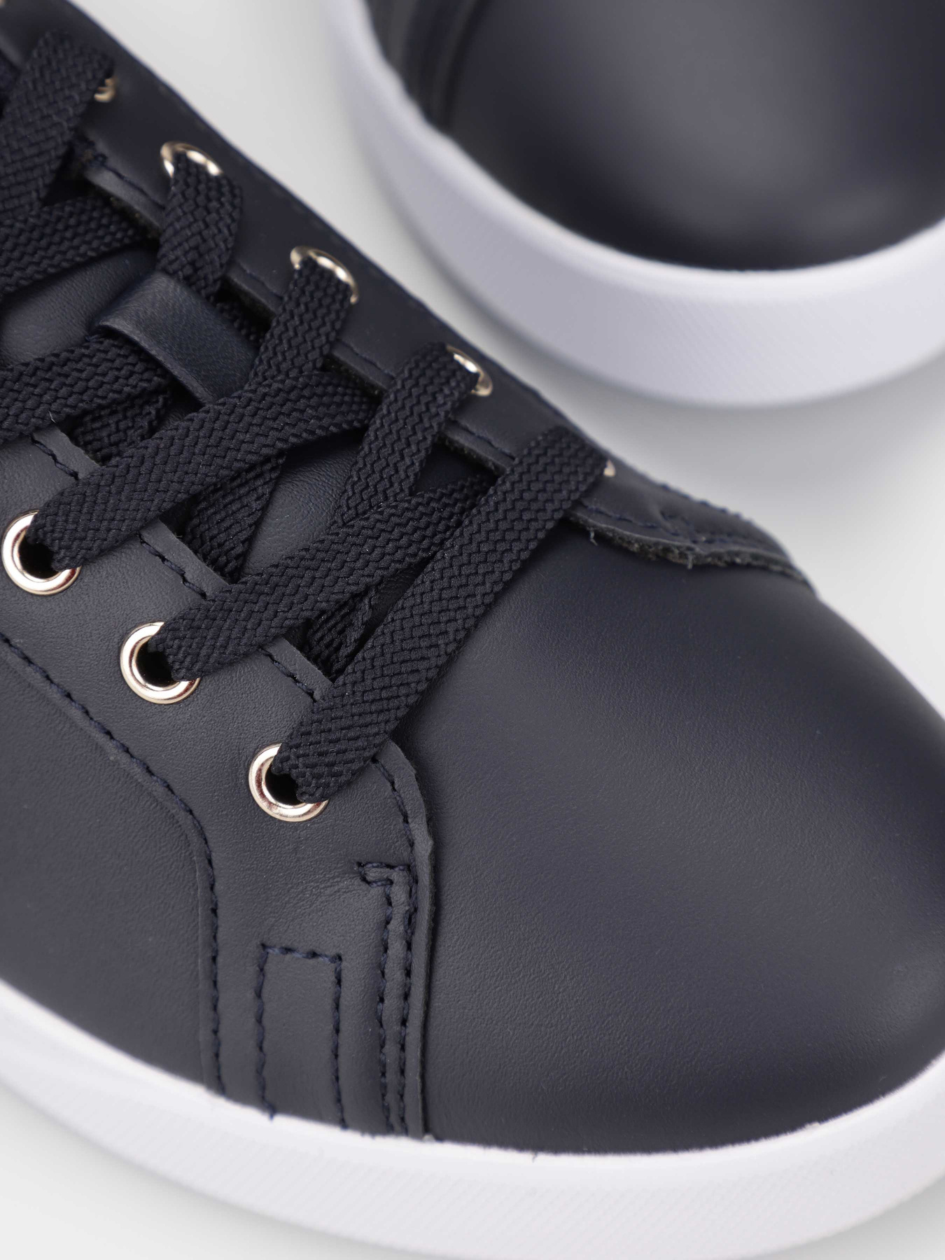 Кеды Tommy Hilfiger Genuine Leather Logo Detailed Sneaker модель FW0FW07560-DW6 Кеды Tommy Hilfiger Genuine Leather Logo Detailed Sneaker модель FW0FW07560-DW6 Фото