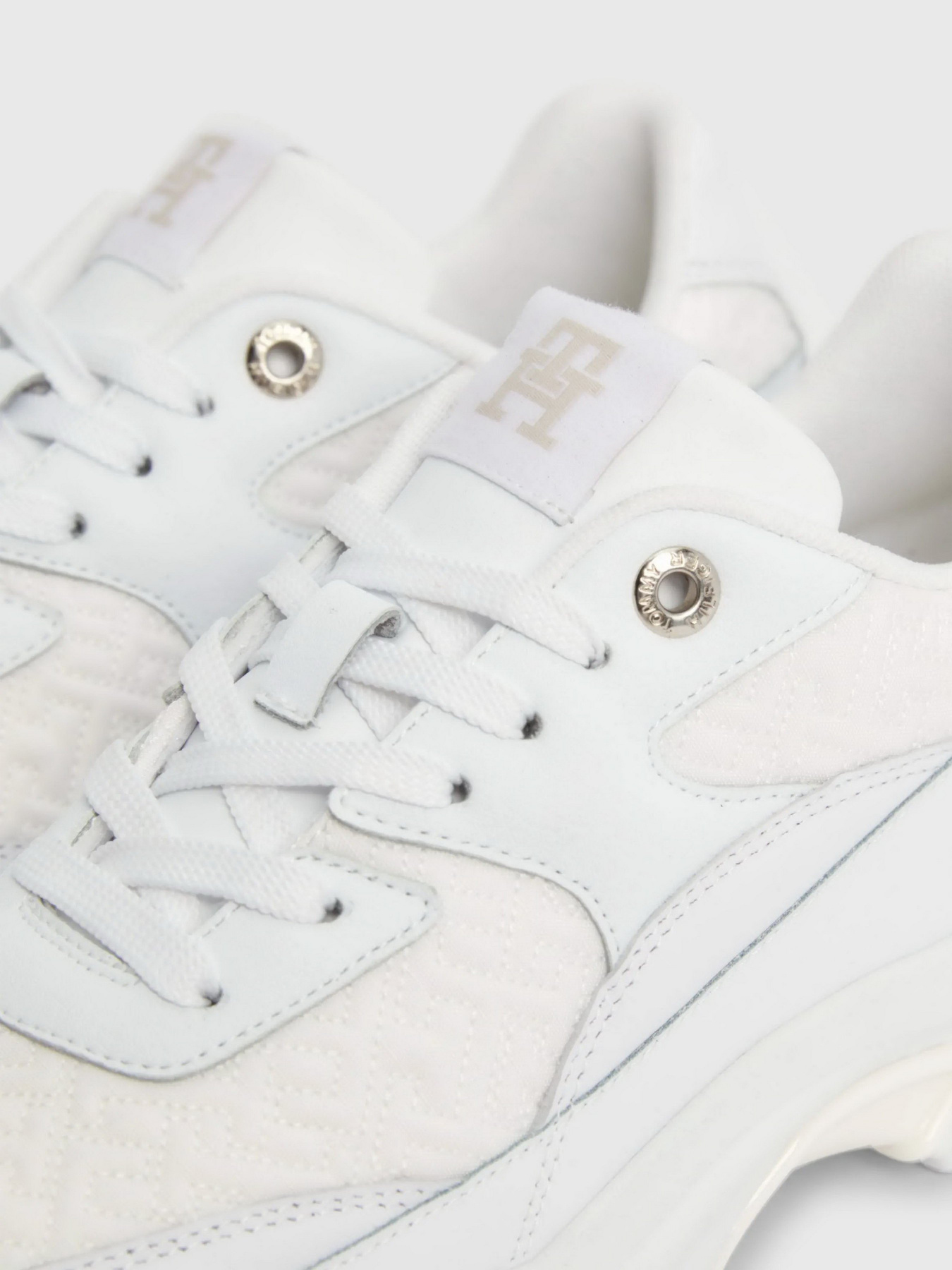 Кросівки Tommy Hilfiger Monogram Chunky Sole Mid-Top Trainers модель FW0FW07572-YBS Фото