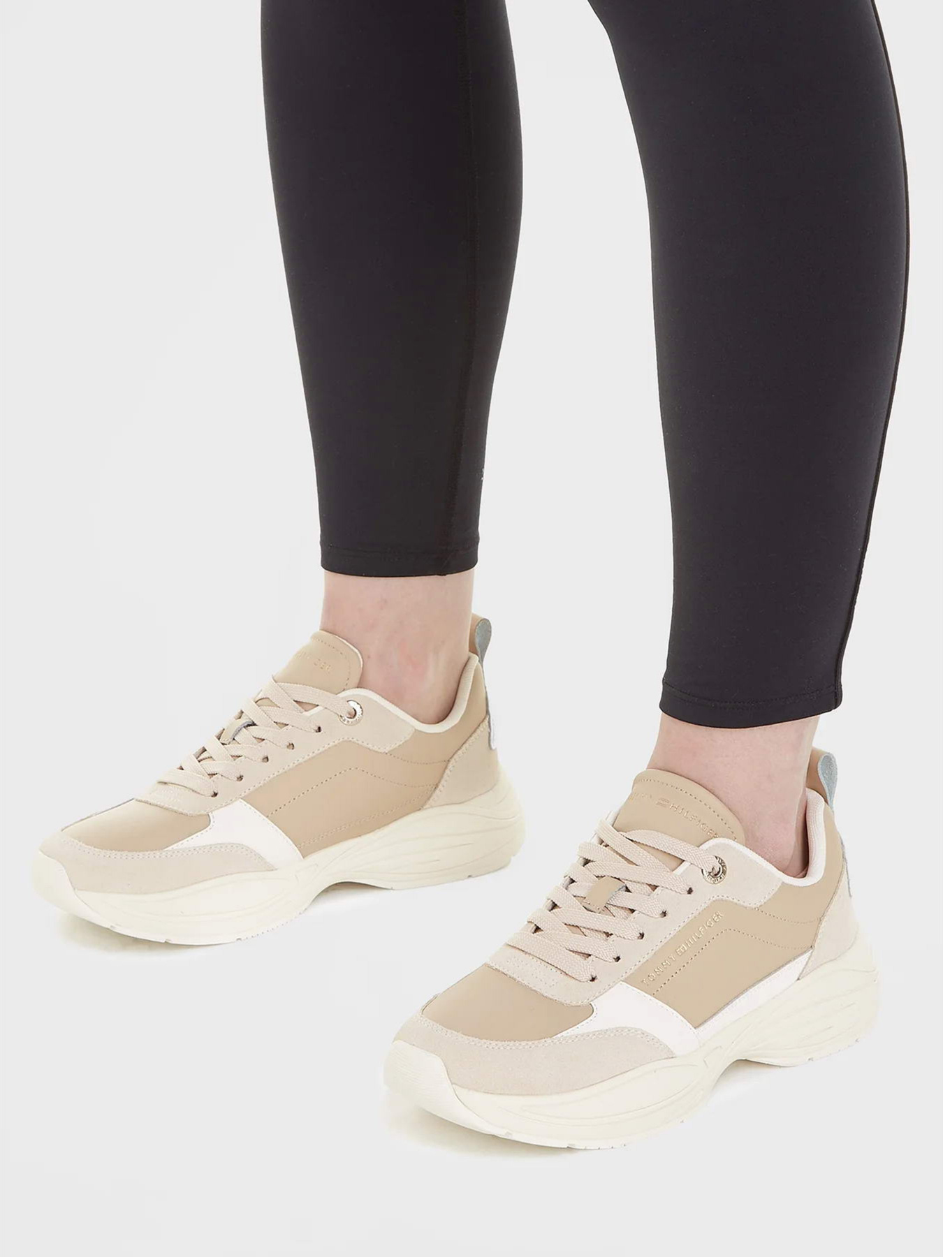 Кросівки Tommy Hilfiger Essential Leather Runner Trainers модель FW0FW07587-ABO Фото