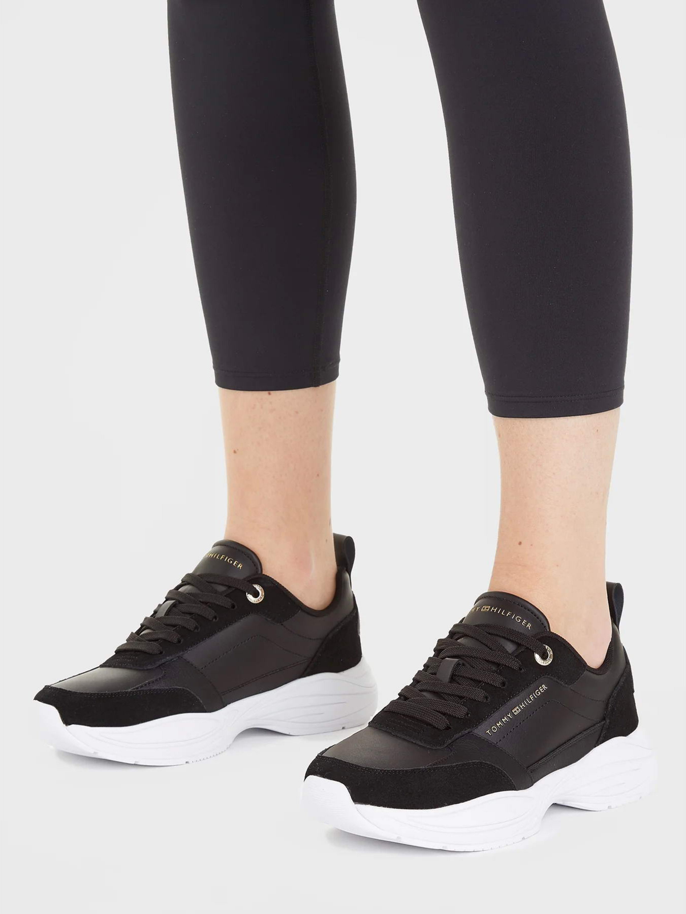 Кросівки Tommy Hilfiger Essential Leather Runner Trainers модель FW0FW07587-BDS Фото