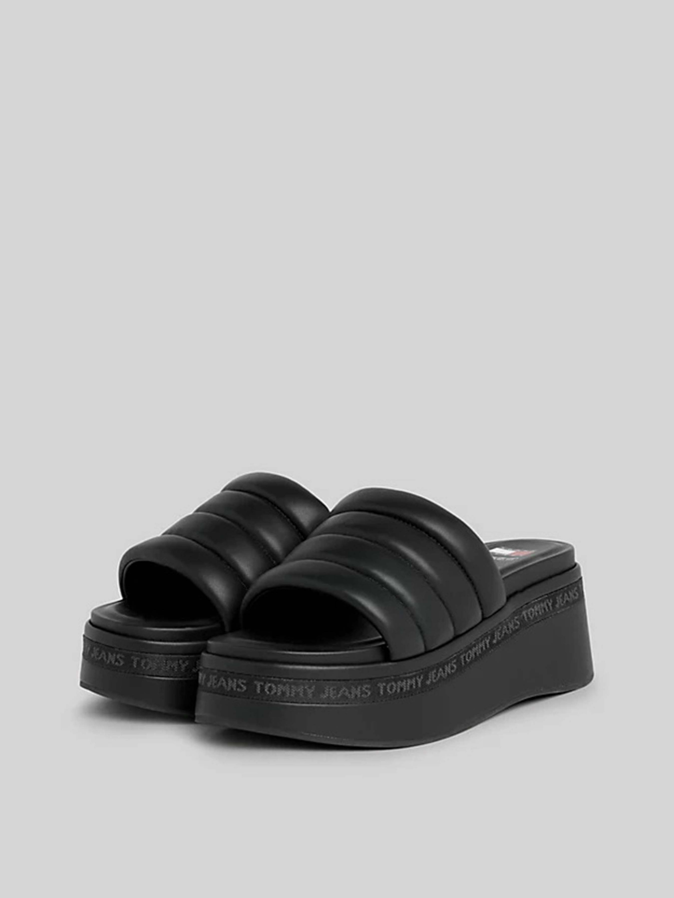 Шльопанці Tommy Hilfiger модель EN0EN02455-BDS Фото