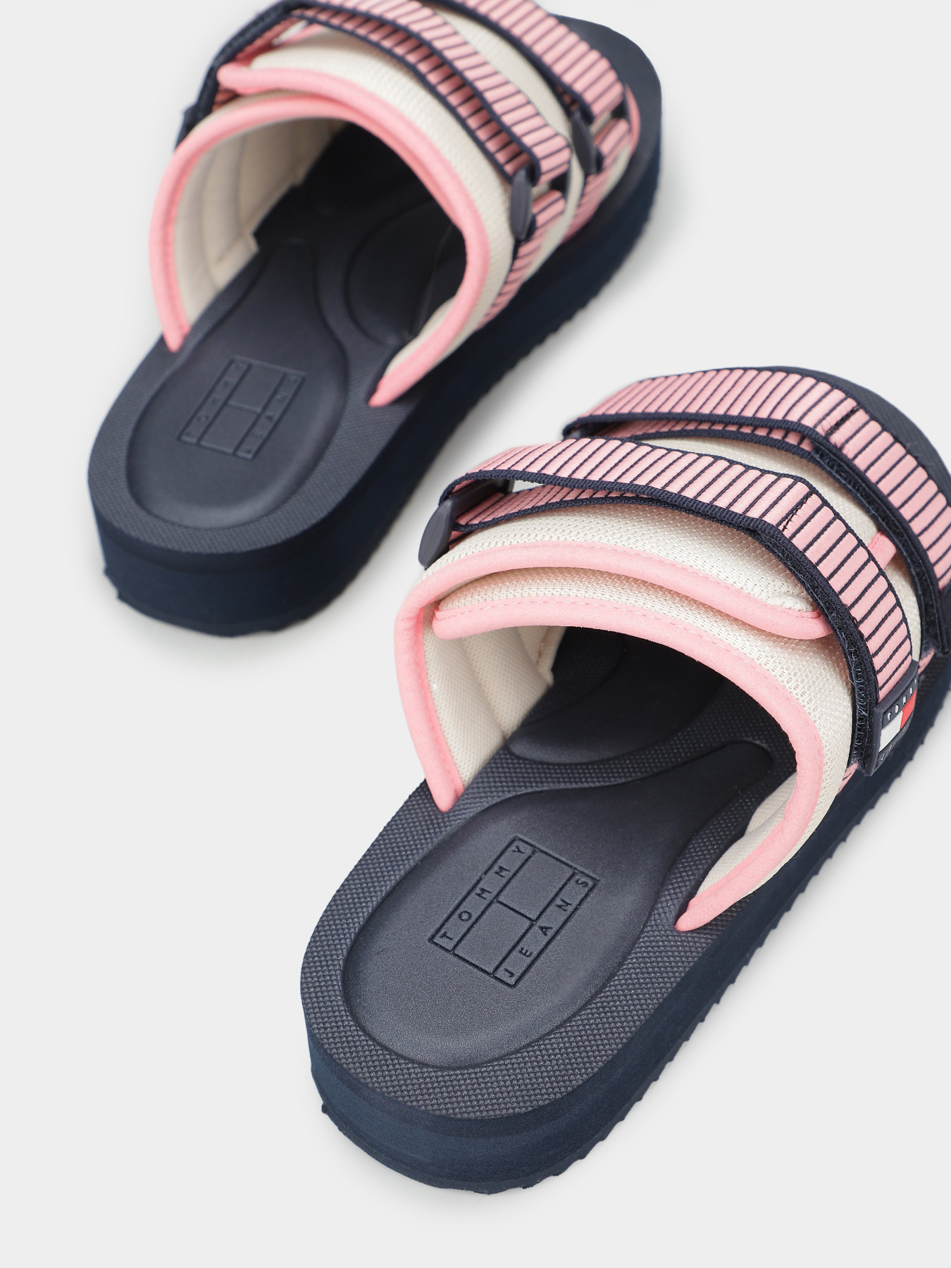 Шльопанці Tommy Hilfiger модель EN0EN02544-C1G Шльопанці Tommy Hilfiger модель EN0EN02544-C1G Фото