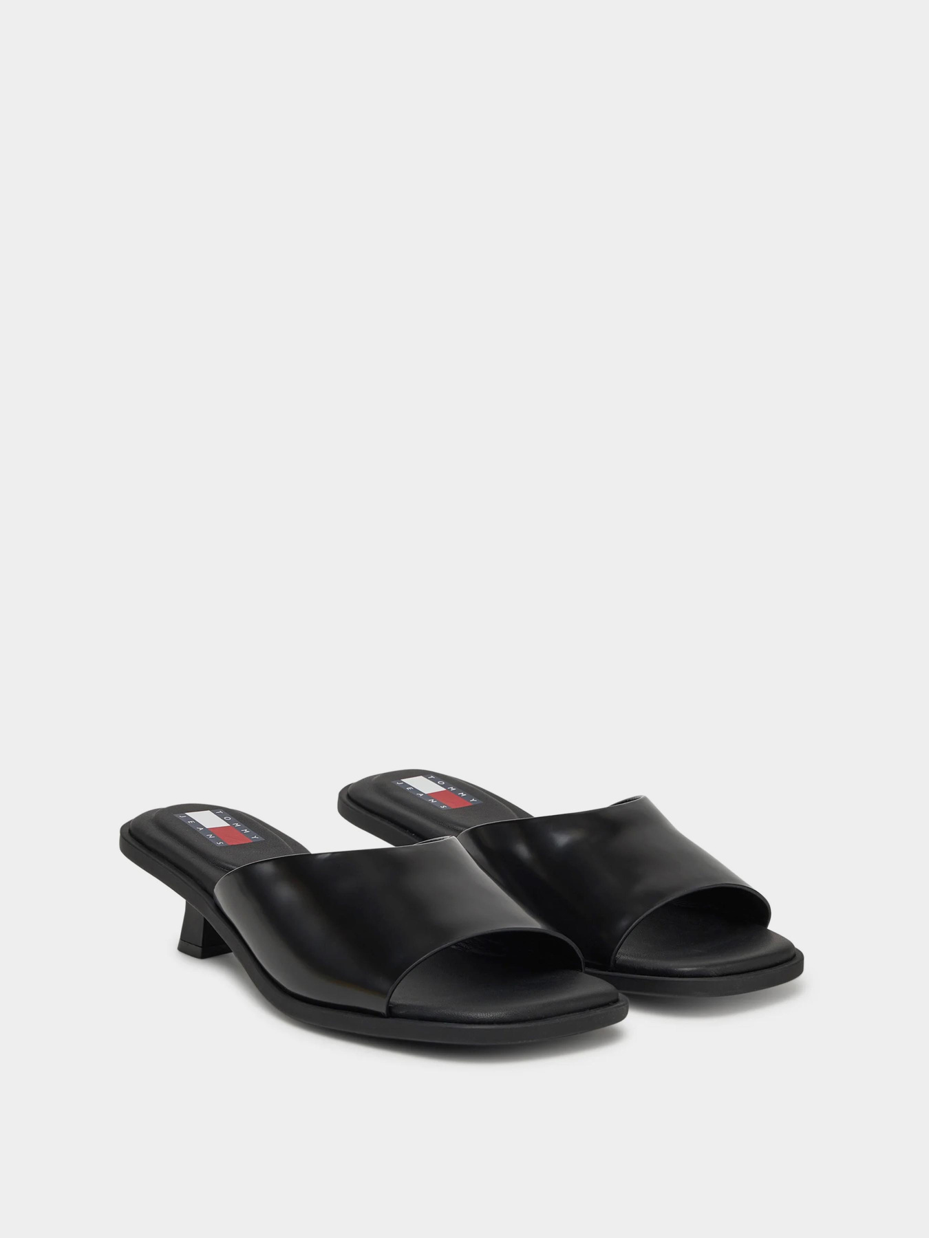 Шльопанці Tommy Hilfiger модель EN0EN02799-BDS Фото