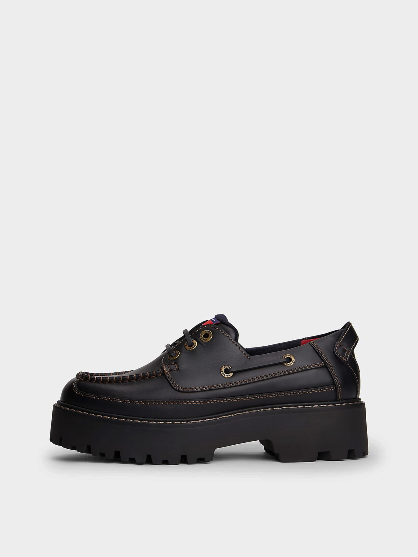 Туфли и лоферы Tommy Hilfiger ARCHIVE '01 BOAT SHOE LEATHER модель EN0EN03003-BDS Фото