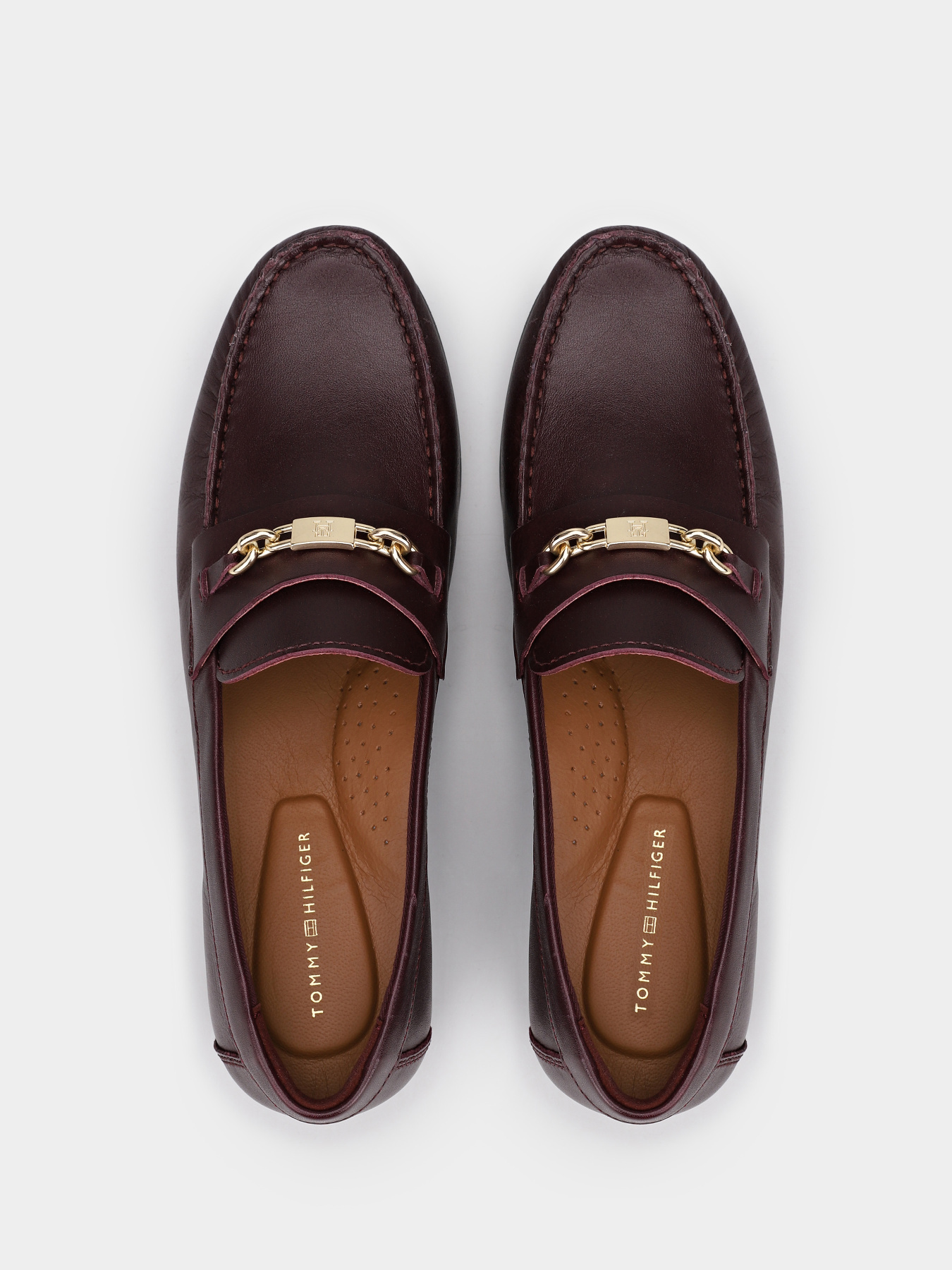 Туфли и лоферы Tommy Hilfiger TH CHAIN LEATHER LOAFER модель FW0FW08956-XI8 Туфли и лоферы Tommy Hilfiger TH CHAIN LEATHER LOAFER модель FW0FW08956-XI8 Фото