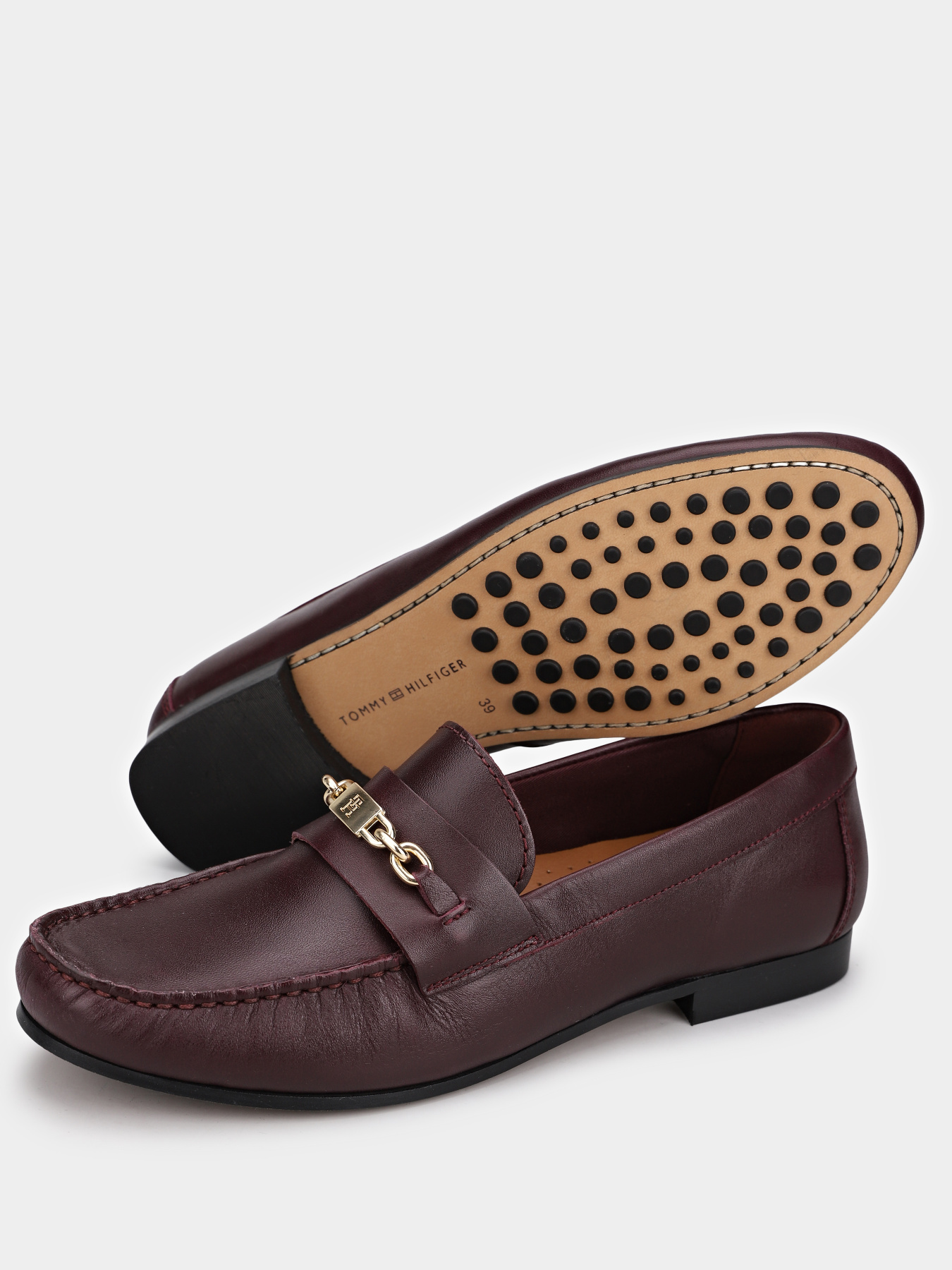 Туфли и лоферы Tommy Hilfiger TH CHAIN LEATHER LOAFER модель FW0FW08956-XI8 Туфли и лоферы Tommy Hilfiger TH CHAIN LEATHER LOAFER модель FW0FW08956-XI8 Фото