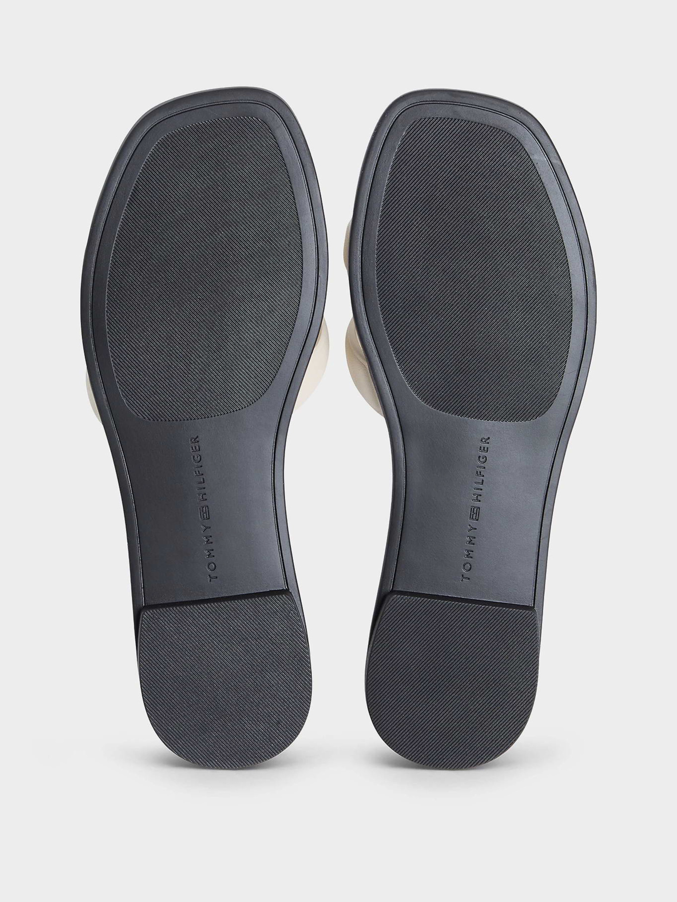 Шльопанці Tommy Hilfiger TH LOGO STRAP MULE модель FW0FW08671-ACI Шльопанці Tommy Hilfiger TH LOGO STRAP MULE модель FW0FW08671-ACI Фото