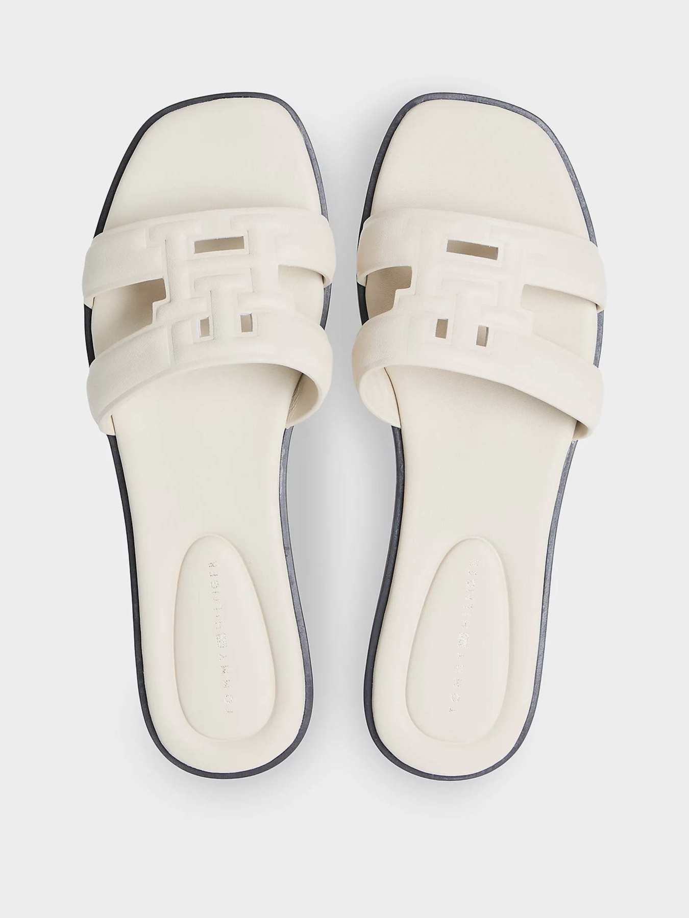 Шльопанці Tommy Hilfiger TH LOGO STRAP MULE модель FW0FW08671-ACI Шльопанці Tommy Hilfiger TH LOGO STRAP MULE модель FW0FW08671-ACI Фото