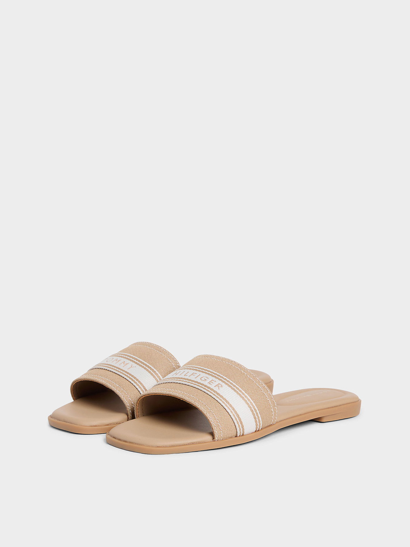 Шльопанці Tommy Hilfiger FLAT MULE WEBBING модель FW0FW09217-RBC Шльопанці Tommy Hilfiger FLAT MULE WEBBING модель FW0FW09217-RBC Фото