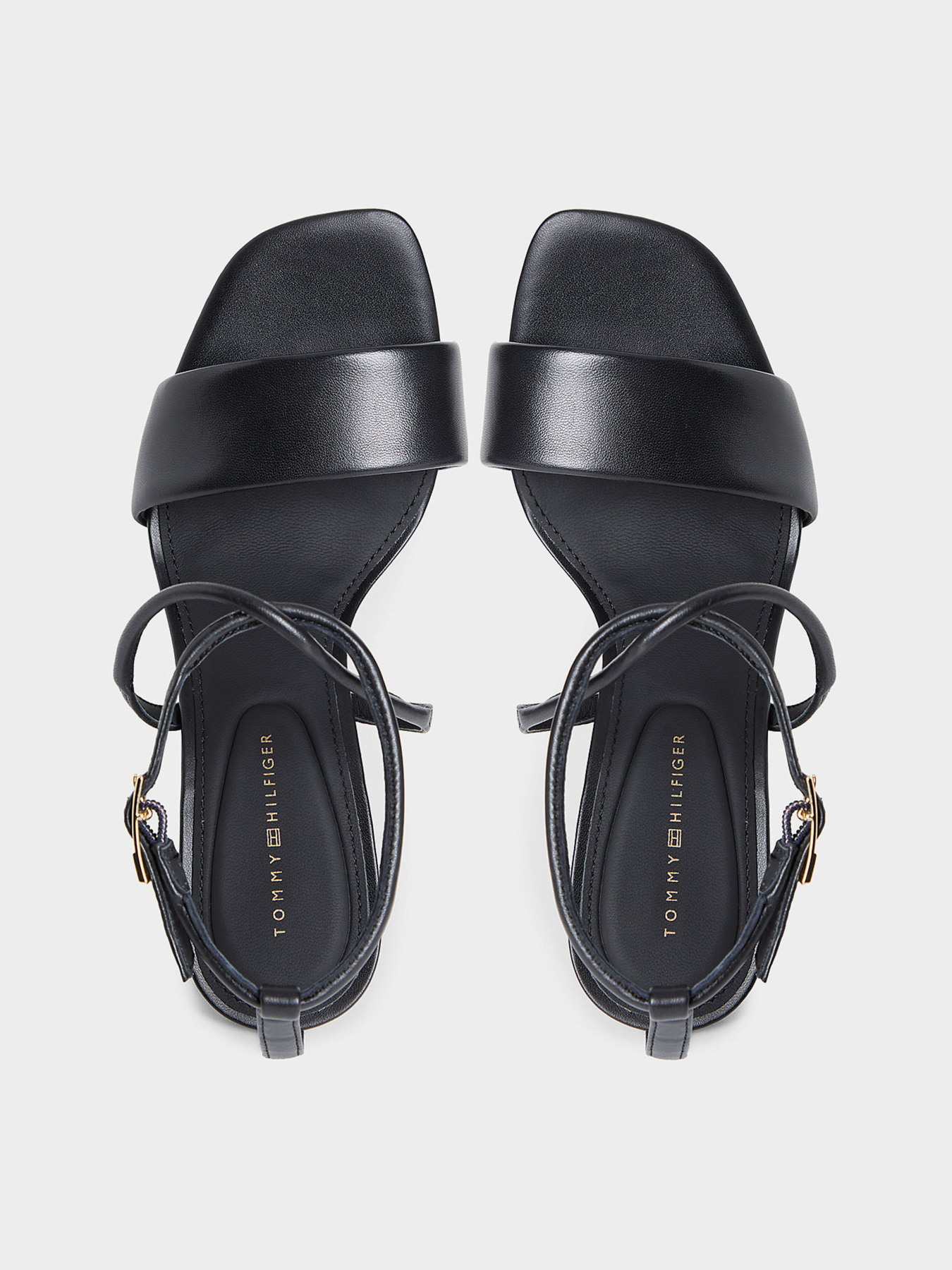 Босоножки Tommy Hilfiger ELEVATED HEELED SANDAL модель FW0FW09277-BDS Босоножки Tommy Hilfiger ELEVATED HEELED SANDAL модель FW0FW09277-BDS Фото