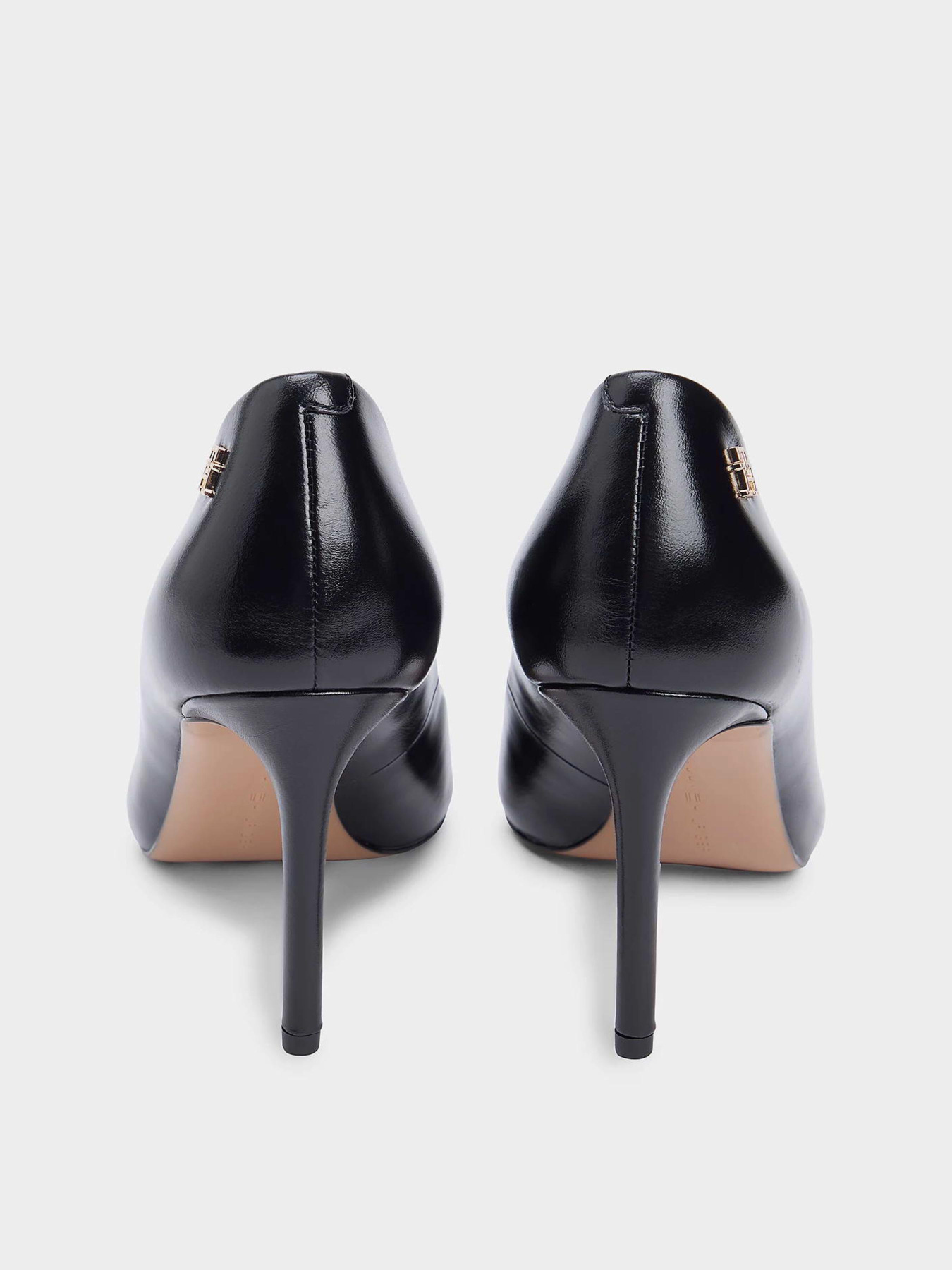Туфли и лоферы Tommy Hilfiger ESSENTIAL POINTED PUMP модель FW0FW09362-BDS Туфли и лоферы Tommy Hilfiger ESSENTIAL POINTED PUMP модель FW0FW09362-BDS Фото