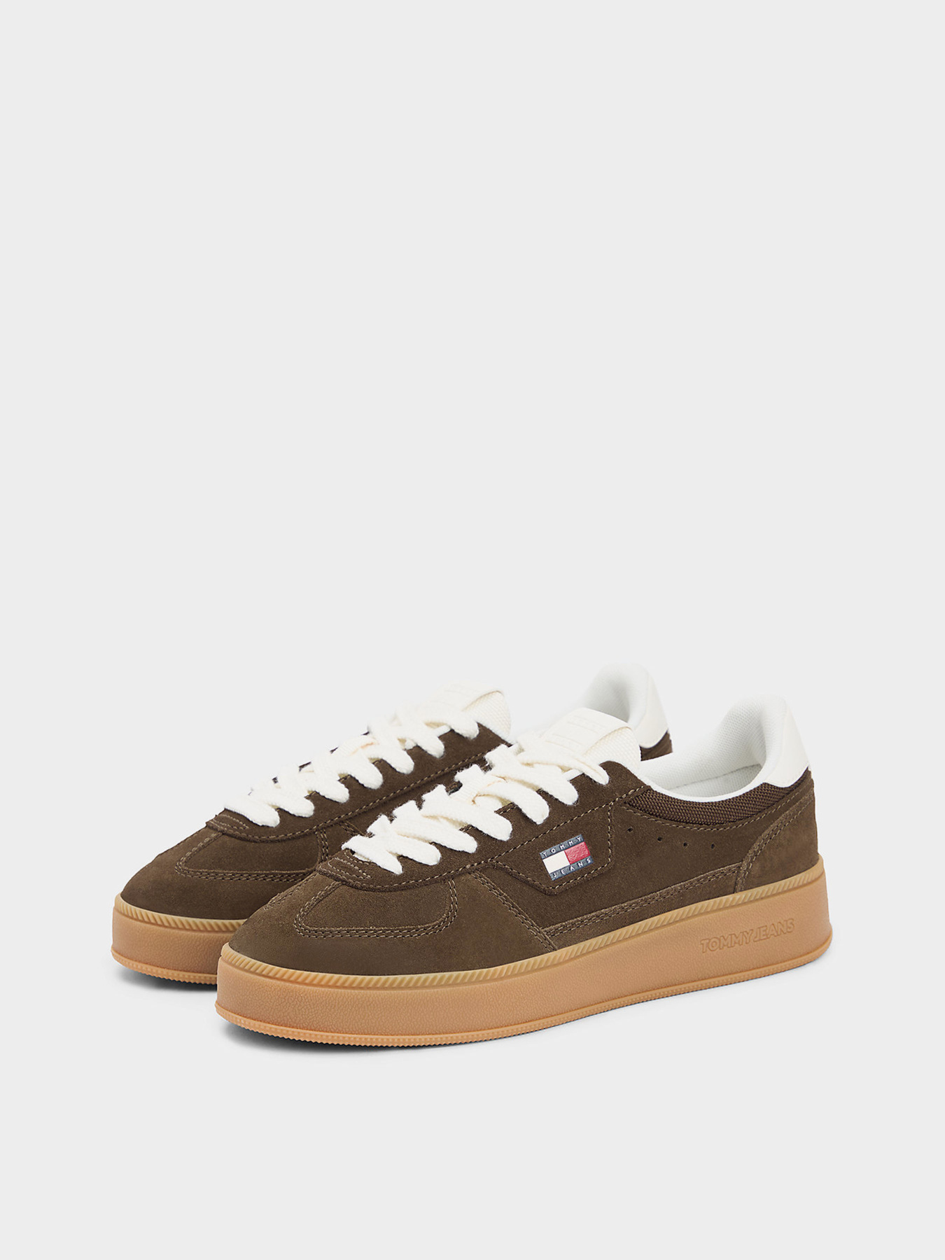 Кеды Tommy Hilfiger THE GREENWICH EDGE MAX SUEDE модель EN0EN02989-GV0 Кеды Tommy Hilfiger THE GREENWICH EDGE MAX SUEDE модель EN0EN02989-GV0 Фото