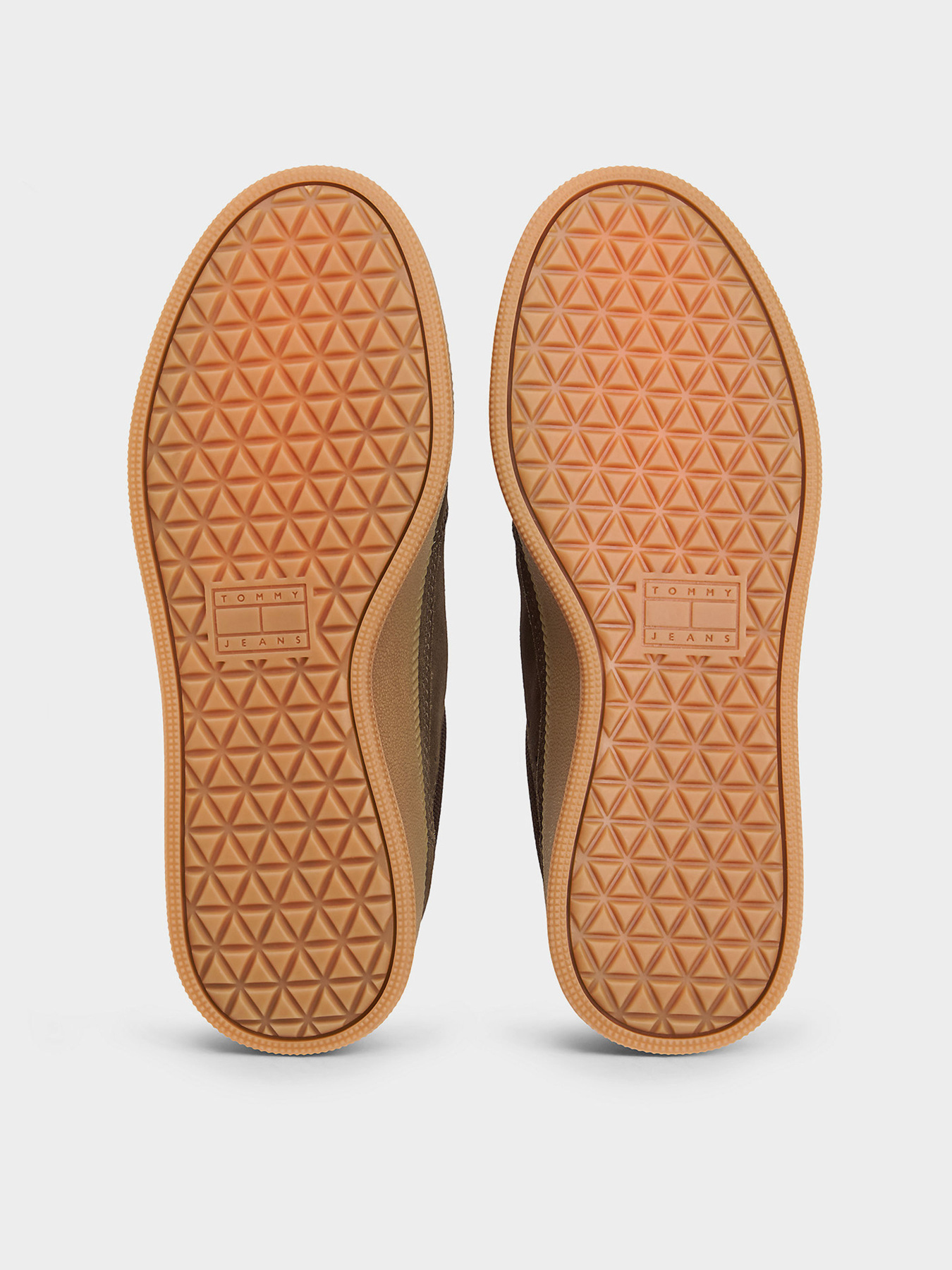 Кеды Tommy Hilfiger THE GREENWICH EDGE MAX SUEDE модель EN0EN02989-GV0 Кеды Tommy Hilfiger THE GREENWICH EDGE MAX SUEDE модель EN0EN02989-GV0 Фото