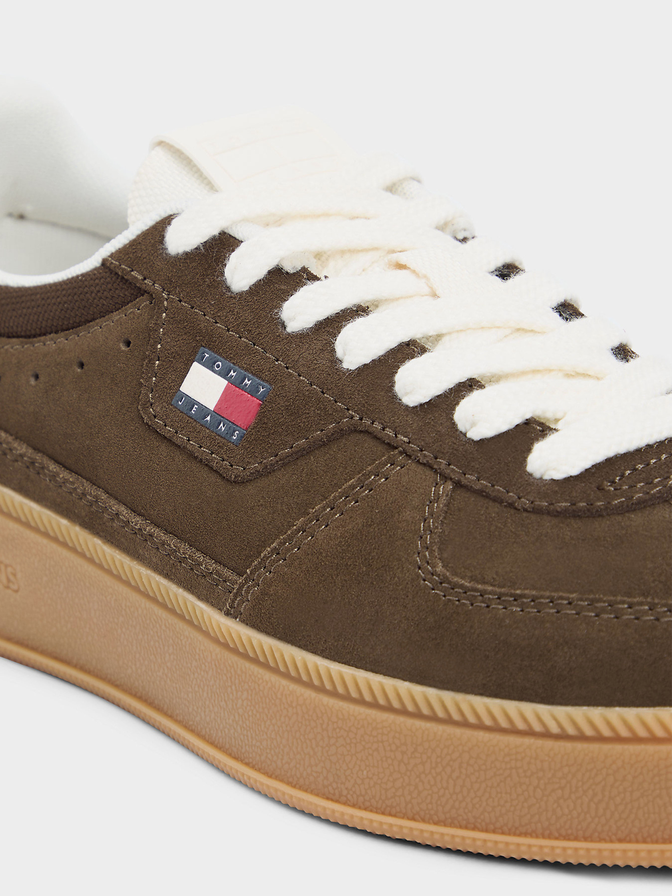 Кеды Tommy Hilfiger THE GREENWICH EDGE MAX SUEDE модель EN0EN02989-GV0 Кеды Tommy Hilfiger THE GREENWICH EDGE MAX SUEDE модель EN0EN02989-GV0 Фото