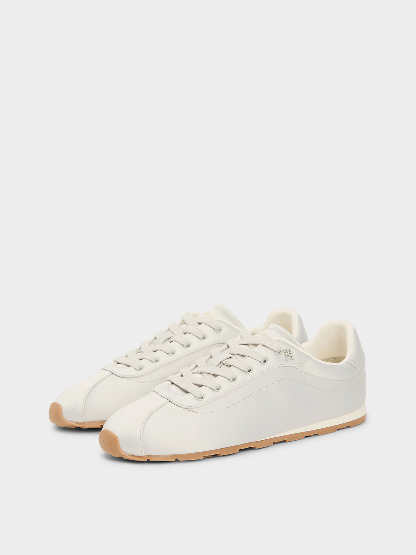 Кросівки Tommy Hilfiger TH BELLA LOW RUNNER SATIN модель FW0FW09288-PQU Кросівки Tommy Hilfiger TH BELLA LOW RUNNER SATIN модель FW0FW09288-PQU Фото