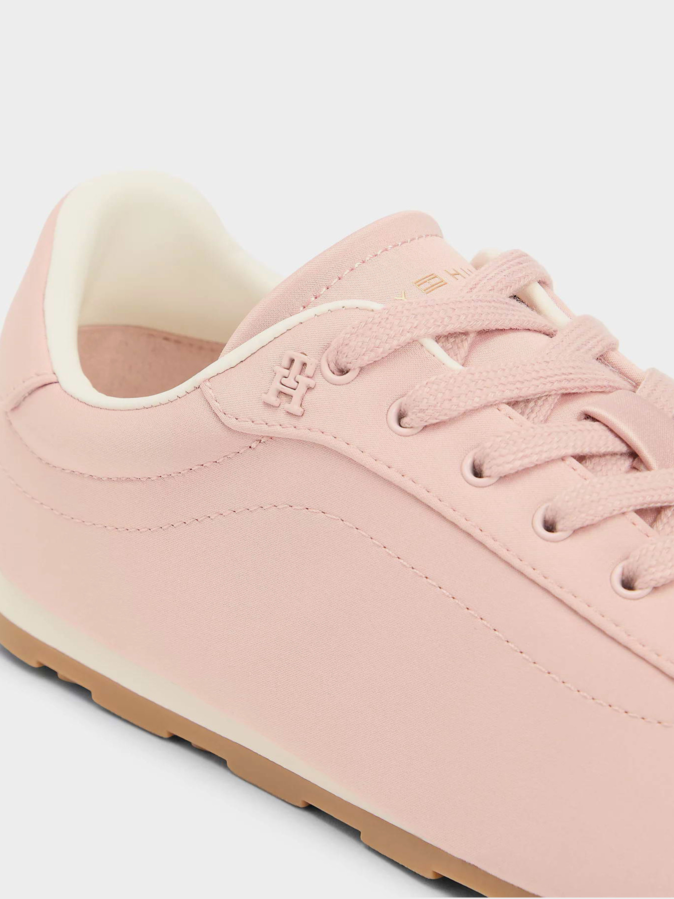 Кроссовки Tommy Hilfiger TH BELLA LOW RUNNER SATIN модель FW0FW09288-TQN Кроссовки Tommy Hilfiger TH BELLA LOW RUNNER SATIN модель FW0FW09288-TQN Фото