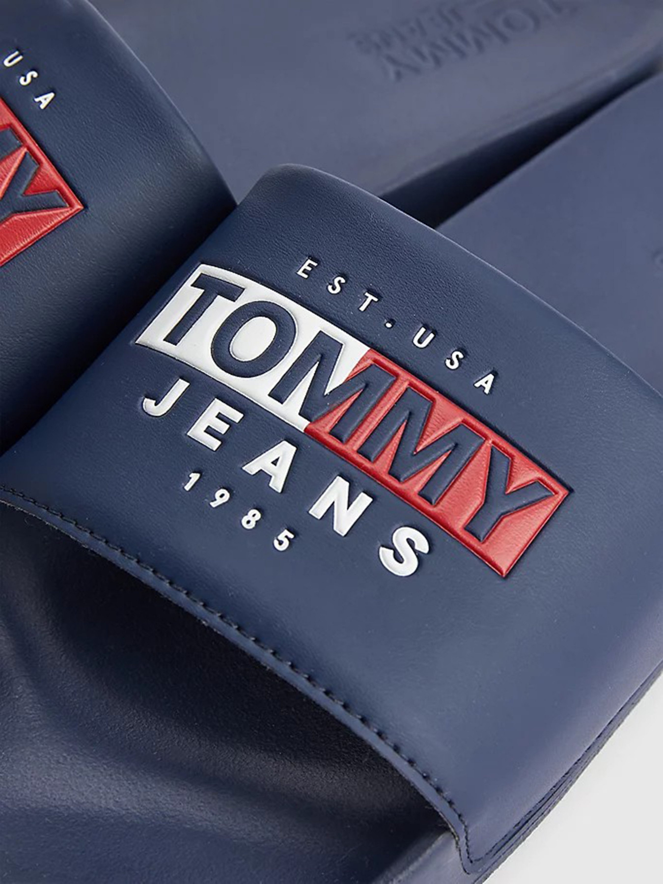Шльопанці Tommy Hilfiger Seasonal Poolslide модель EM0EM01031-C87 Фото