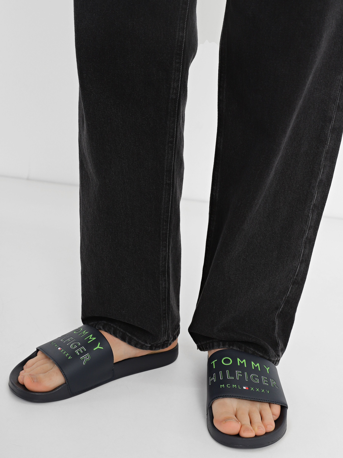 Шльопанці Tommy Hilfiger модель FM0FM04463-DW5 Шльопанці Tommy Hilfiger модель FM0FM04463-DW5 Фото