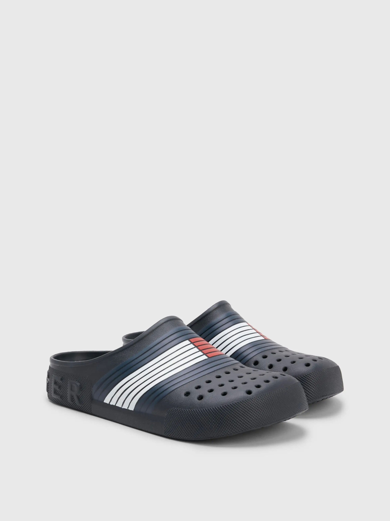 Шлёпанцы Tommy Hilfiger модель FM0FM04467-DW5 Шлёпанцы Tommy Hilfiger модель FM0FM04467-DW5 Фото
