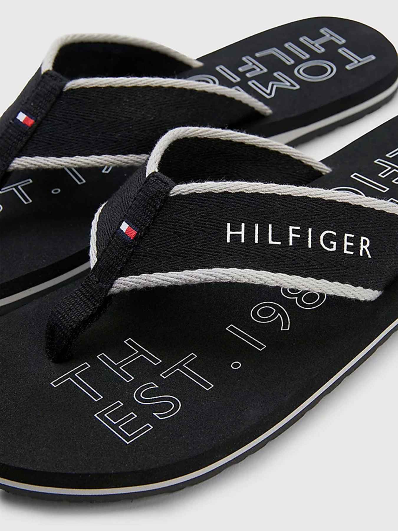 Шлёпанцы Tommy Hilfiger модель FM0FM04469-BDS Шлёпанцы Tommy Hilfiger модель FM0FM04469-BDS Фото