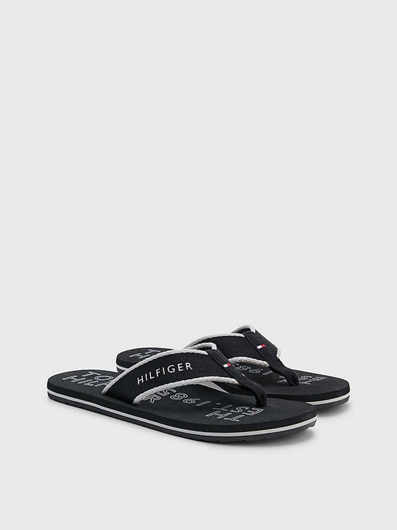 Шлёпанцы Tommy Hilfiger модель FM0FM04469-BDS Шлёпанцы Tommy Hilfiger модель FM0FM04469-BDS Фото