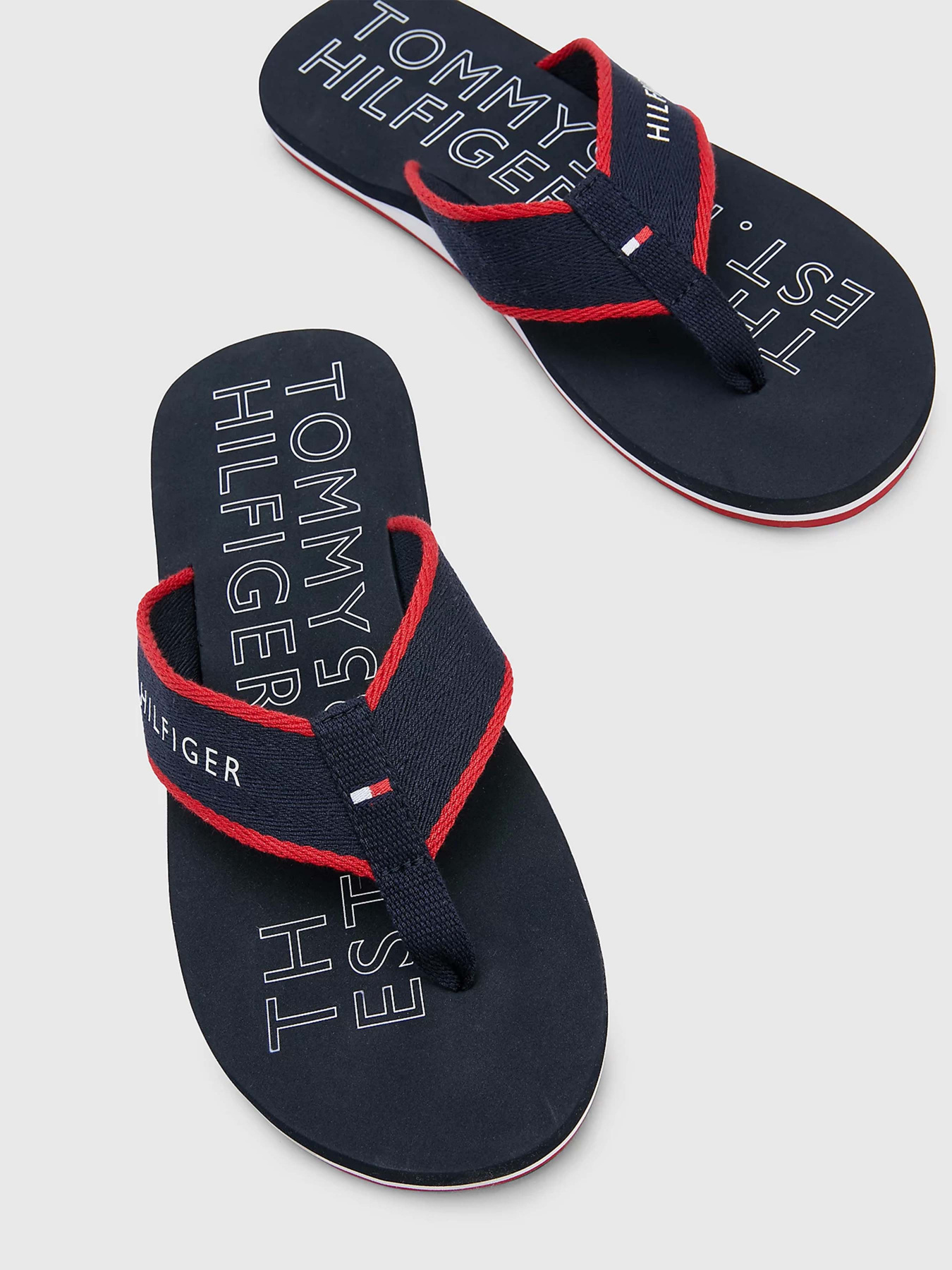 Шлёпанцы Tommy Hilfiger модель FM0FM04469-DW5 Шлёпанцы Tommy Hilfiger модель FM0FM04469-DW5 Фото