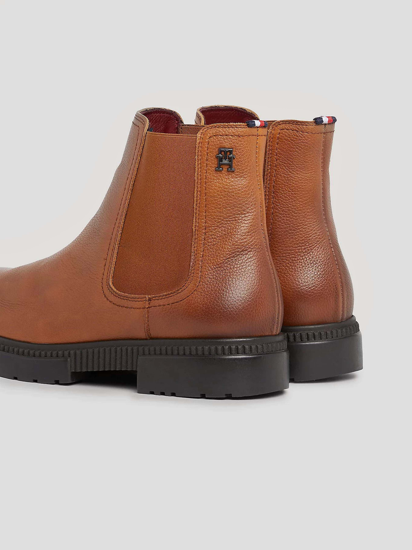 Ботинки и сапоги Tommy Hilfiger Comfort Cleated Termo Lth Chel модель FM0FM04650-GVI Ботинки и сапоги Tommy Hilfiger Comfort Cleated Termo Lth Chel модель FM0FM04650-GVI Фото