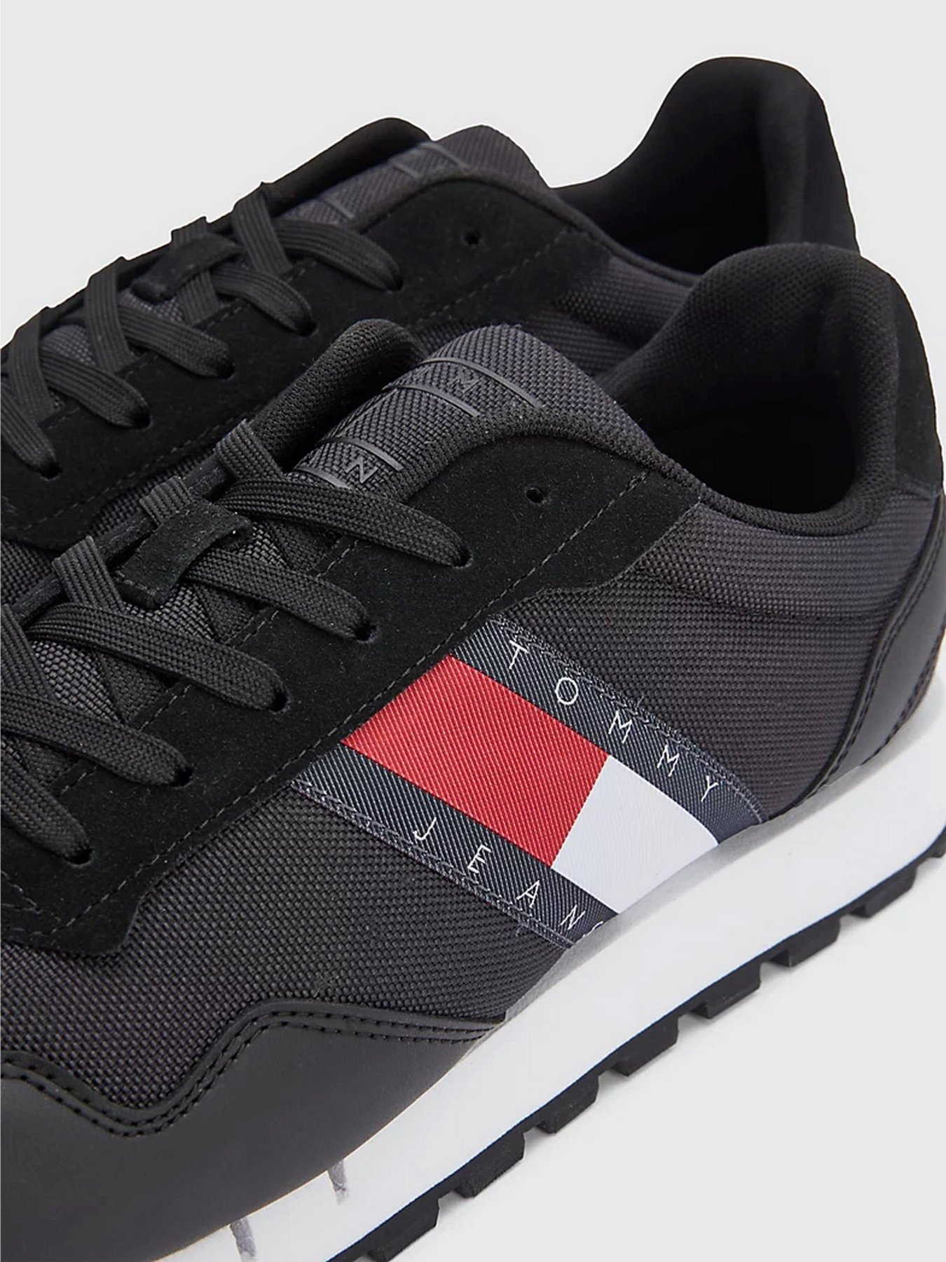 Кросівки Tommy Hilfiger модель EM0EM01081-BDS Фото