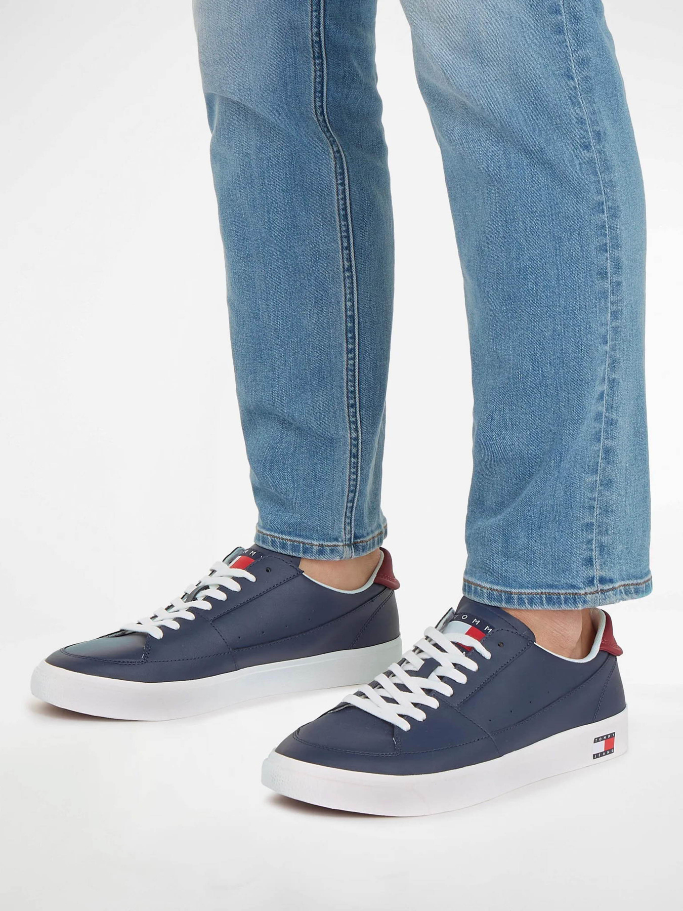 Кеды Tommy Hilfiger Contrast Heel Lace Up модель EM0EM01341-C87 Фото