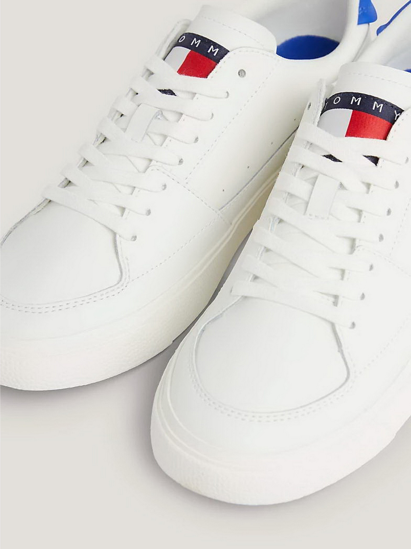 Кеды Tommy Hilfiger Contrast Heel Lace Up модель EM0EM01341-YBL Фото