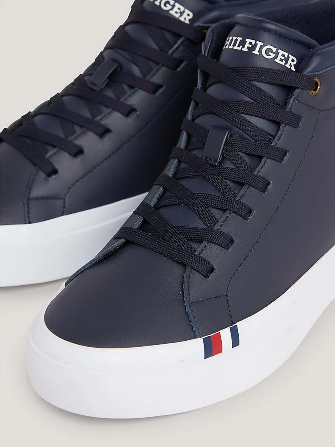Кеди Tommy Hilfiger Modern Leather Mid-Top Trainers модель FM0FM04820-DW5 Кеди Tommy Hilfiger Modern Leather Mid-Top Trainers модель FM0FM04820-DW5 Фото