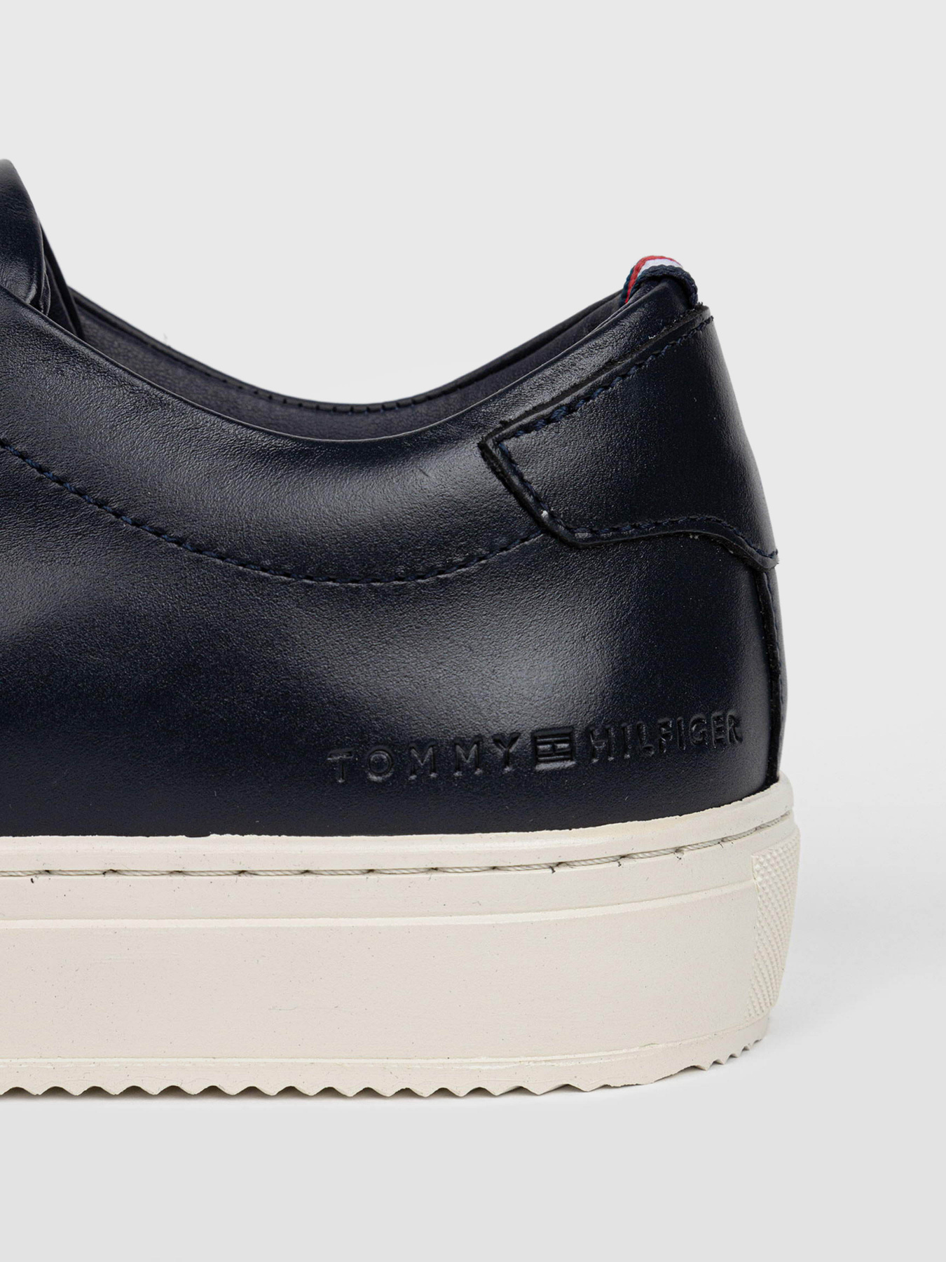 Кеди Tommy Hilfiger Premium Heritage Leather Cupsole Trainers модель FM0FM04851-DW5 Кеди Tommy Hilfiger Premium Heritage Leather Cupsole Trainers модель FM0FM04851-DW5 Фото