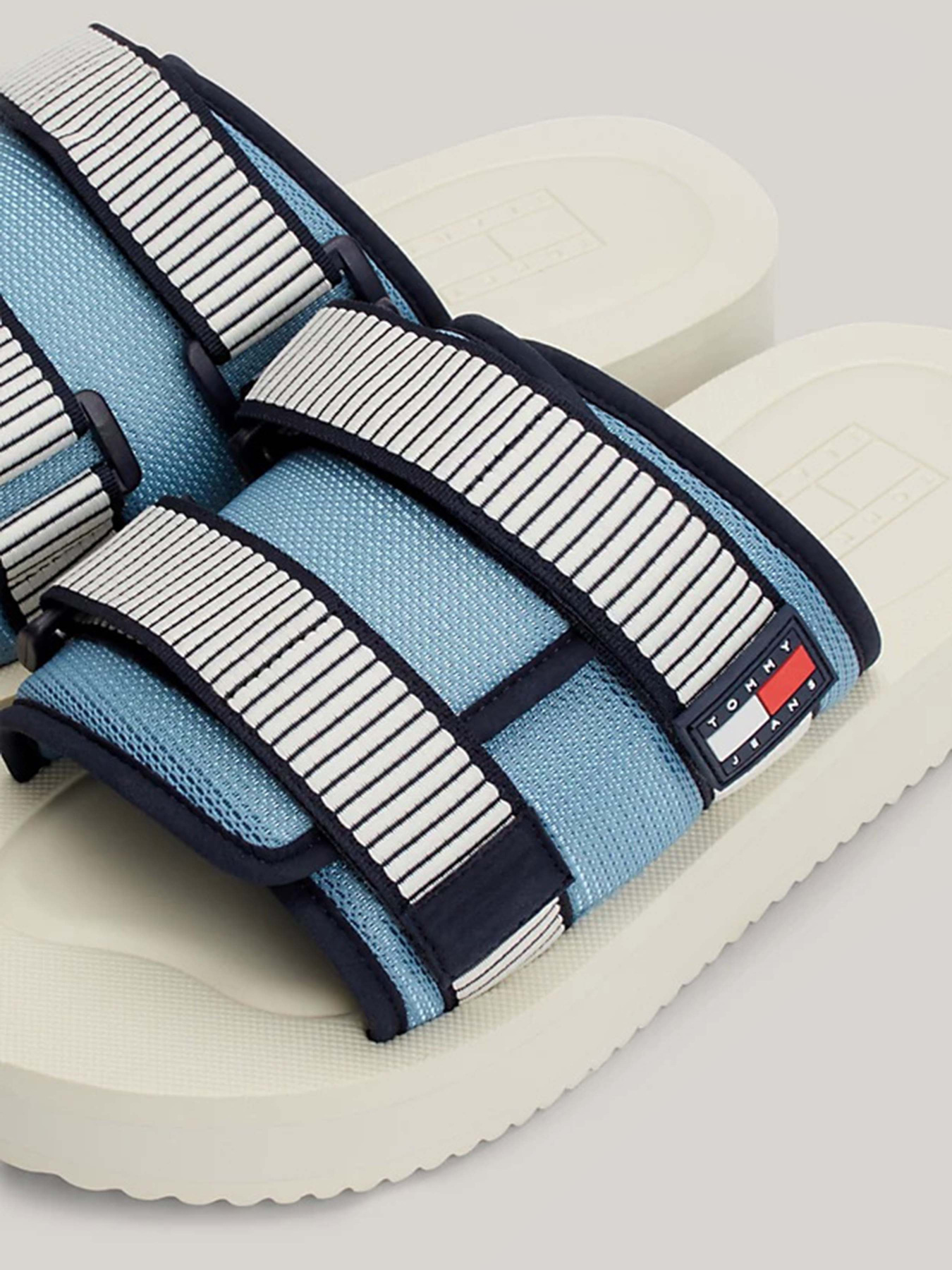 Шльопанці Tommy Hilfiger модель EM0EM01389-CZC Фото