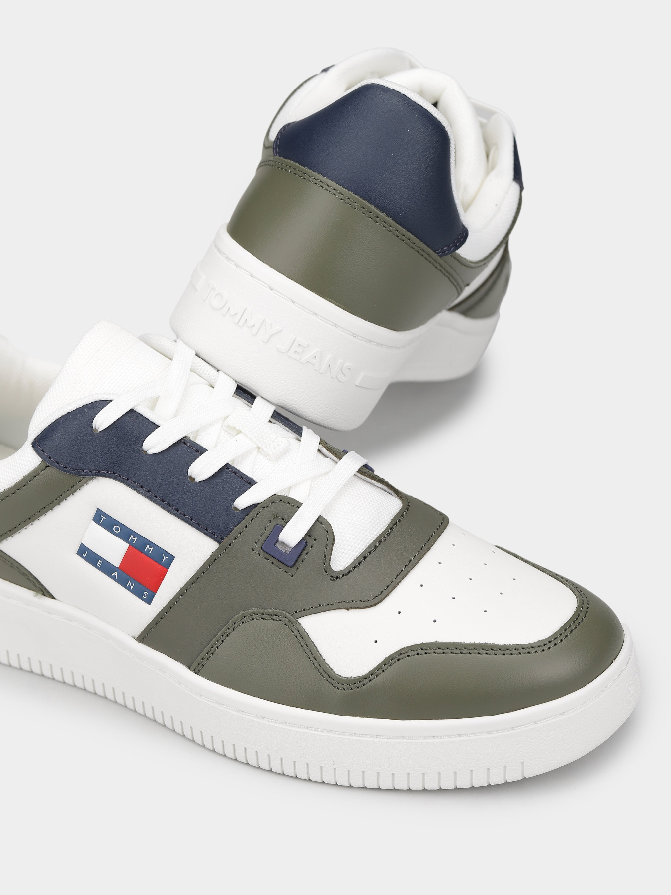 Кросівки Tommy Hilfiger модель EM0EM01395-M00 Фото