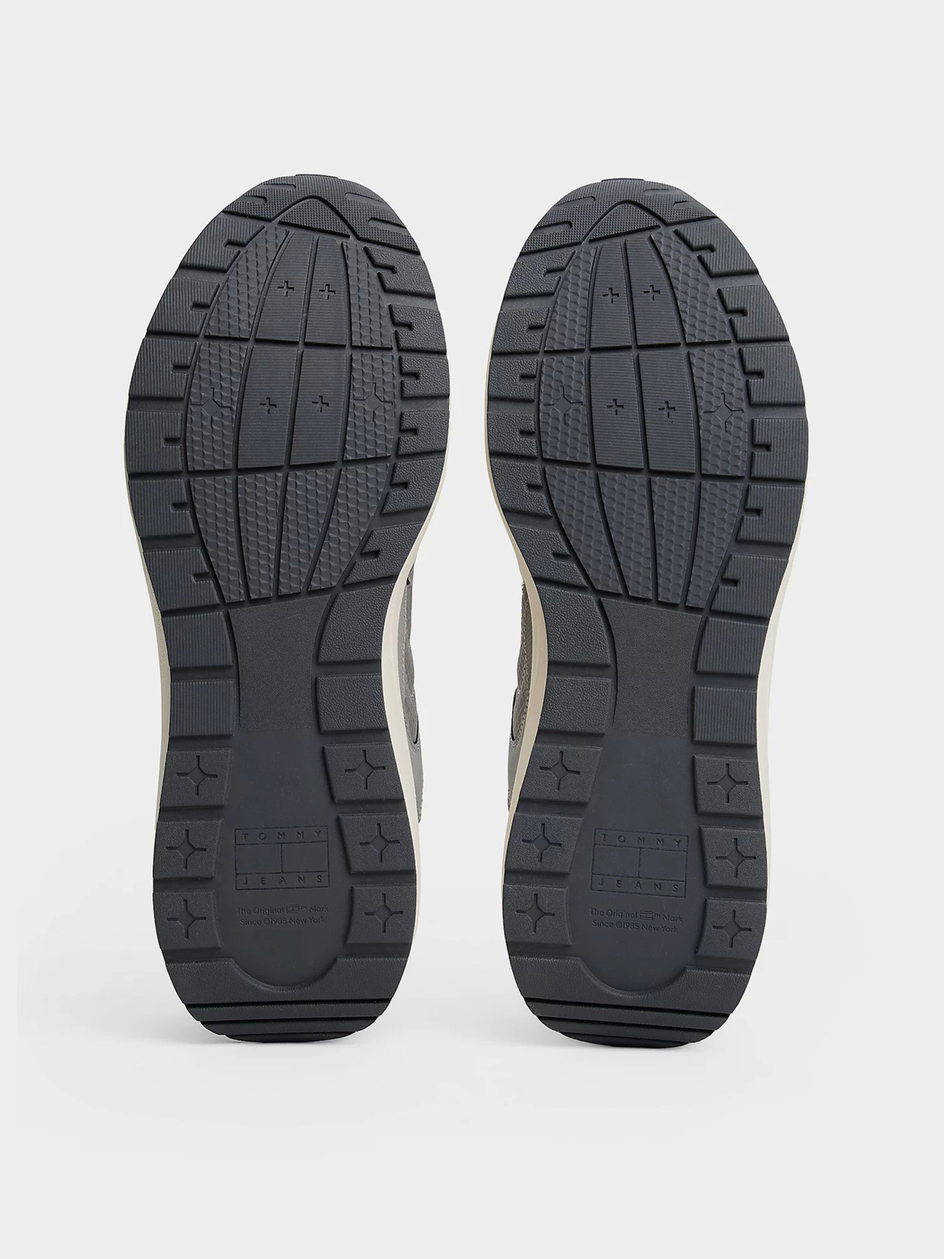 Кросівки Tommy Hilfiger модель EM0EM01581-PRZ Кросівки Tommy Hilfiger модель EM0EM01581-PRZ Фото