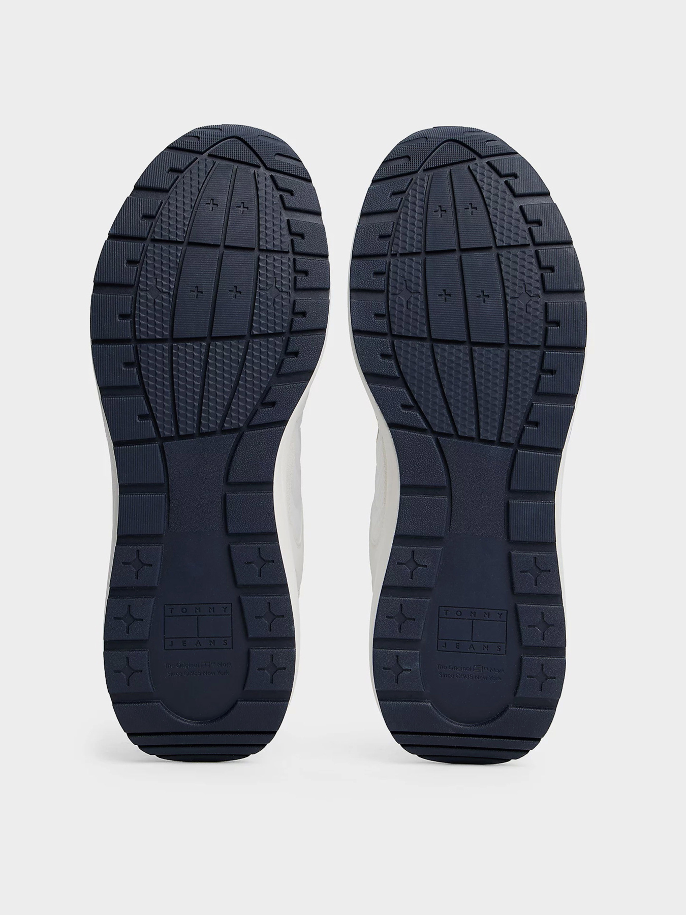 Кросівки Tommy Hilfiger модель EM0EM01581-TCR Кросівки Tommy Hilfiger модель EM0EM01581-TCR Фото