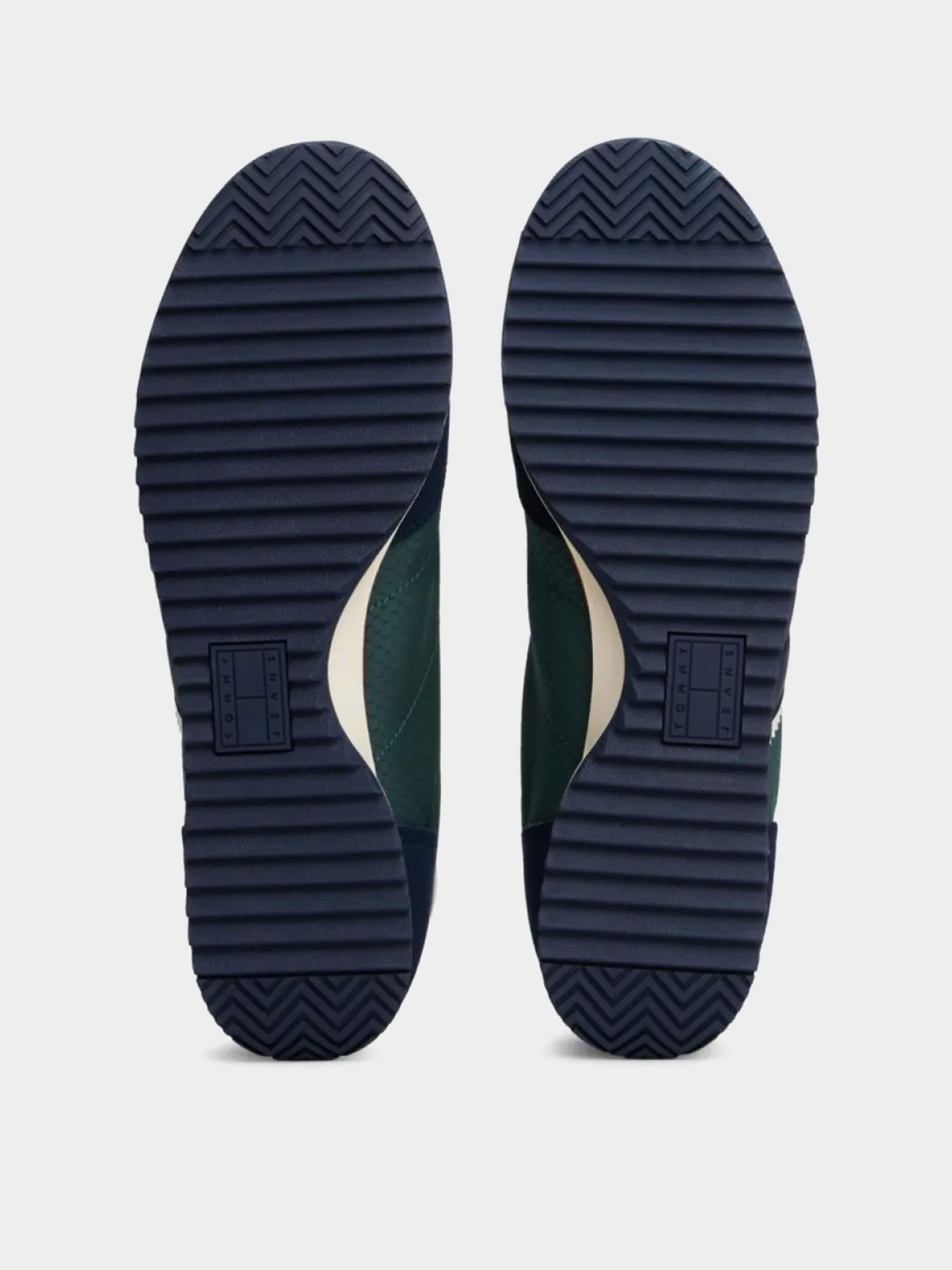 Кросівки Tommy Hilfiger TJM RETRO RUNNER CLEATED WINTE модель EM0EM01664-C1G Кросівки Tommy Hilfiger TJM RETRO RUNNER CLEATED WINTE модель EM0EM01664-C1G Фото