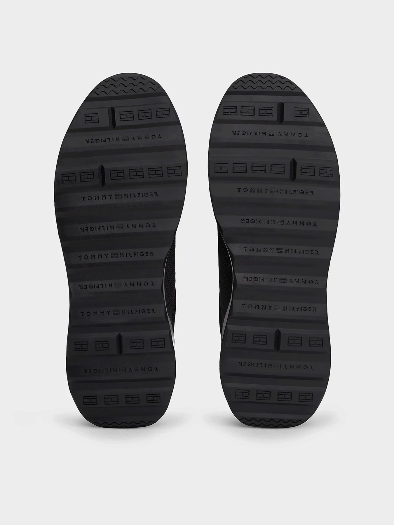 Кроссовки Tommy Hilfiger NU RETRO RUNNER SEASONAL модель FM0FM05722-BDS Фото