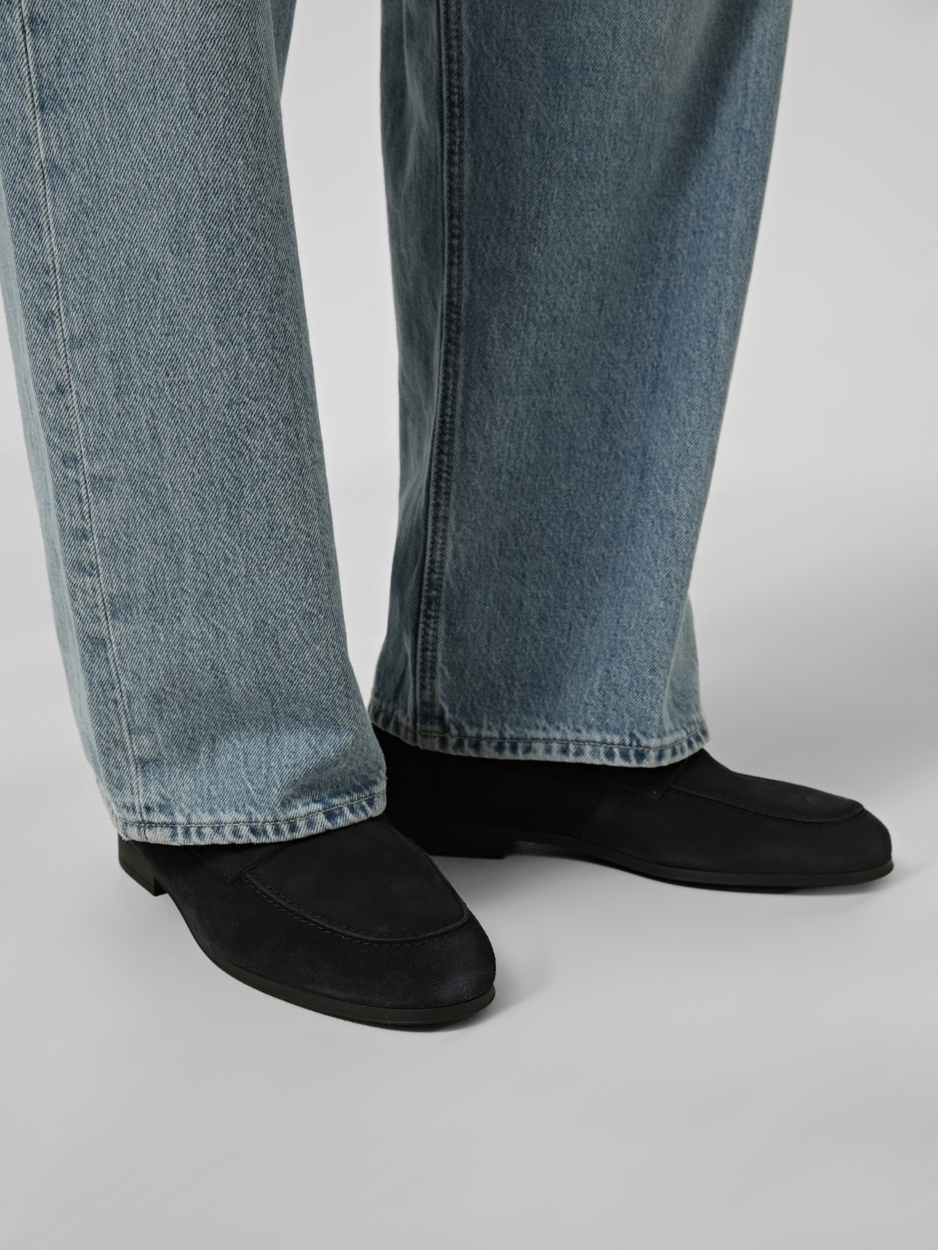 Туфли и лоферы Tommy Hilfiger FLEXIBLE SLIM SUEDE LOAFER модель FM0FM05745-DW5 Туфли и лоферы Tommy Hilfiger FLEXIBLE SLIM SUEDE LOAFER модель FM0FM05745-DW5 Фото