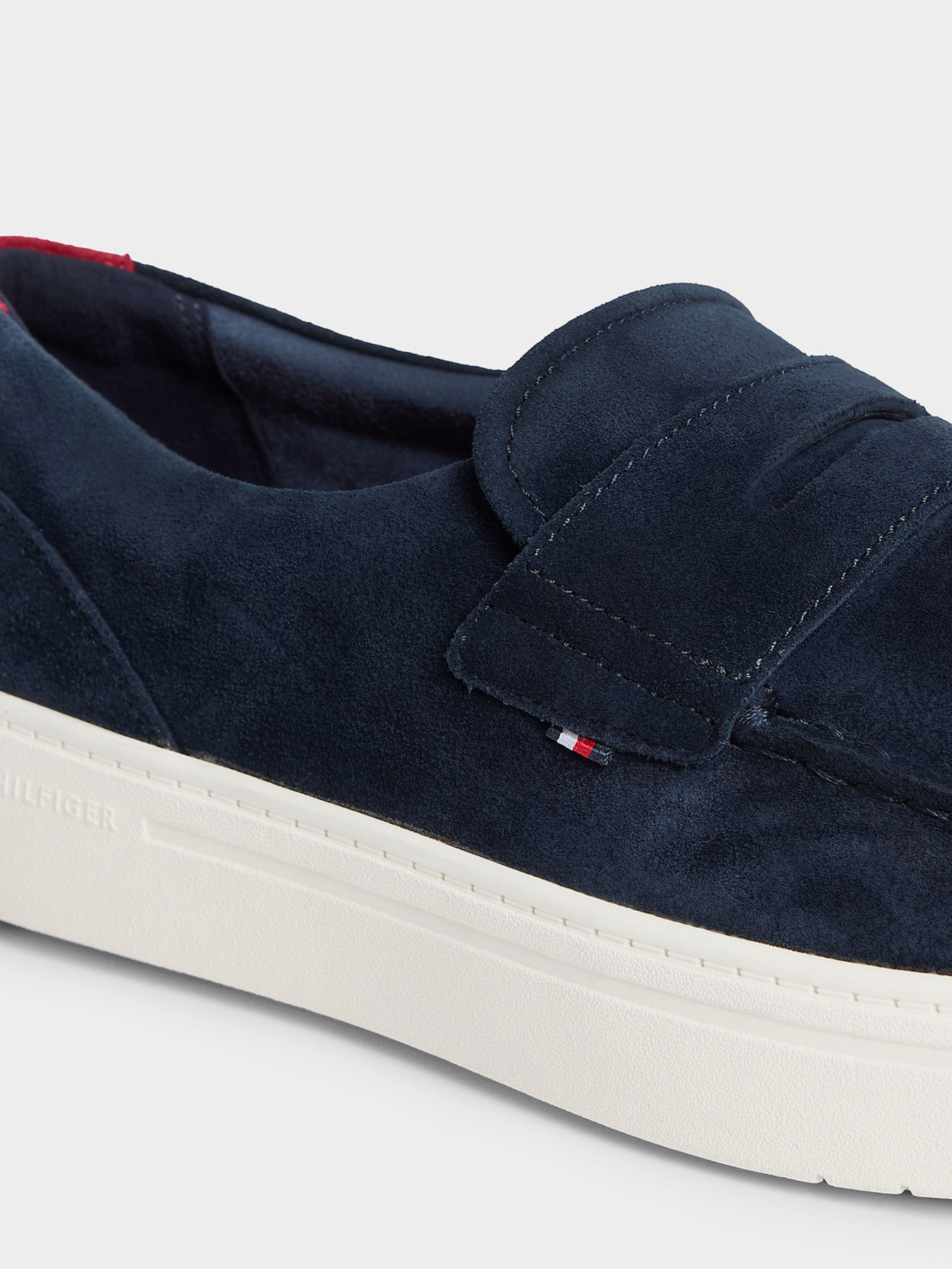 Слипоны и мокасины Tommy Hilfiger MODERN LIGHT HYBRID SUEDE LOAF модель FM0FM05786-DW5 Слипоны и мокасины Tommy Hilfiger MODERN LIGHT HYBRID SUEDE LOAF модель FM0FM05786-DW5 Фото