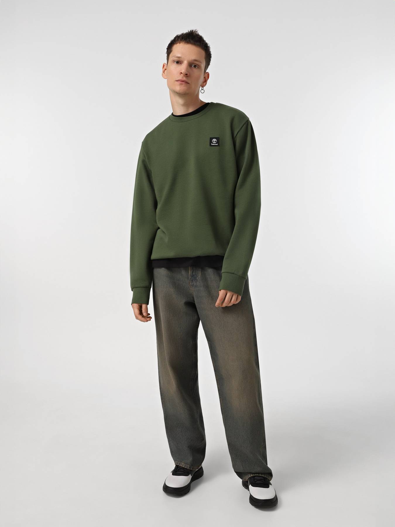 Худі та світшоти Timberland Woven Badge Crew Neck модель TB0A6UHJEIN Худі та світшоти Timberland Woven Badge Crew Neck модель TB0A6UHJEIN Фото