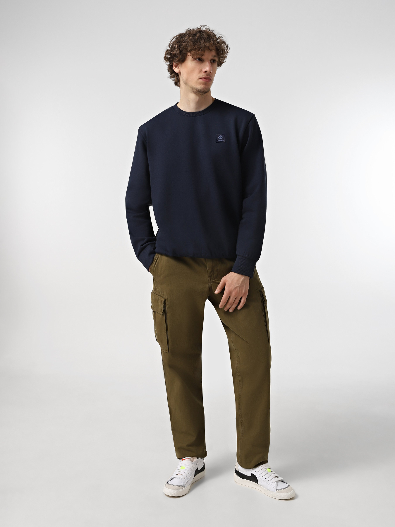 Худі та світшоти Timberland Woven Badge Crew Neck модель TB0A6UHJ433 Худі та світшоти Timberland Woven Badge Crew Neck модель TB0A6UHJ433 Фото