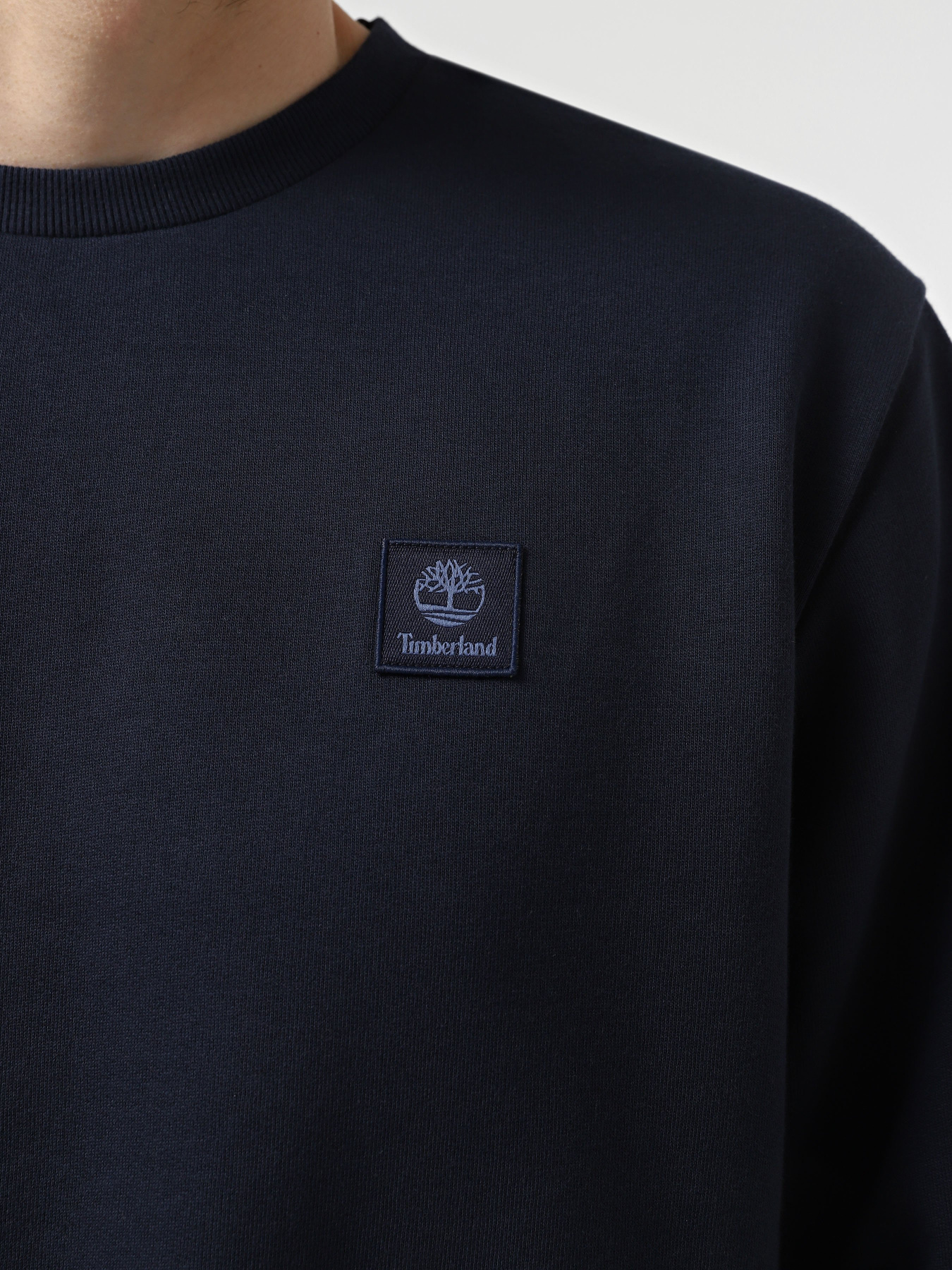 Худі та світшоти Timberland Woven Badge Crew Neck модель TB0A6UHJ433 Худі та світшоти Timberland Woven Badge Crew Neck модель TB0A6UHJ433 Фото