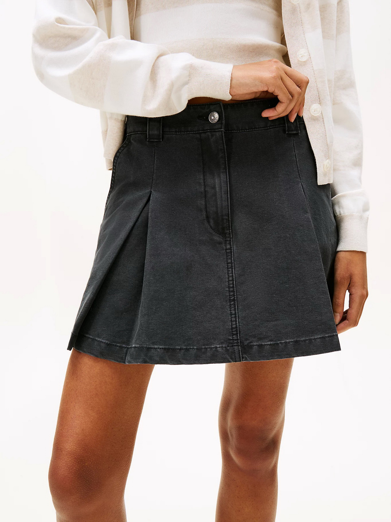 Спідниці Tommy Jeans модель DW0DW21137-BDS Спідниці Tommy Jeans модель DW0DW21137-BDS Фото