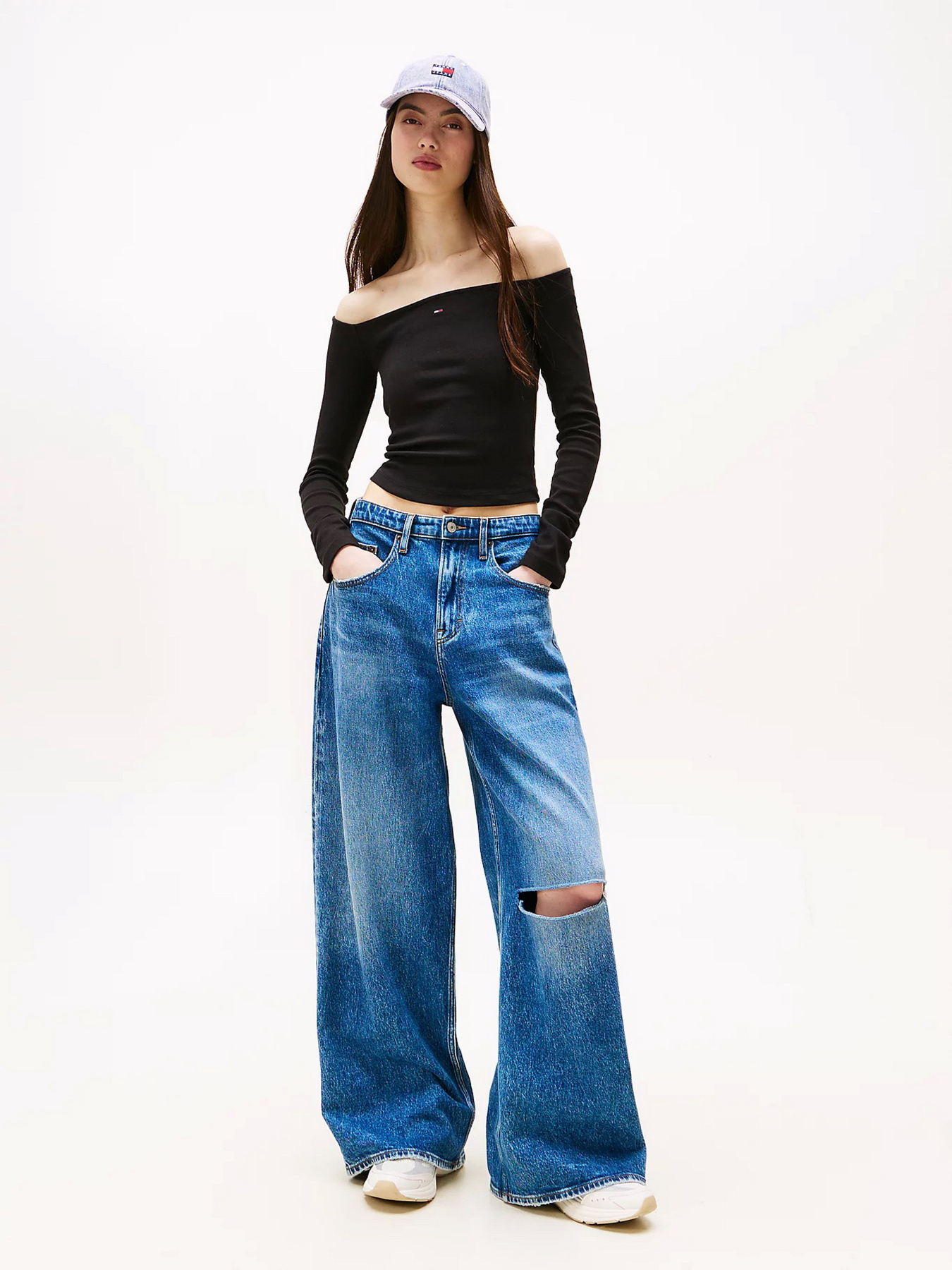 Светри та кардигани Tommy Jeans модель DW0DW20919-BDS Светри та кардигани Tommy Jeans модель DW0DW20919-BDS Фото