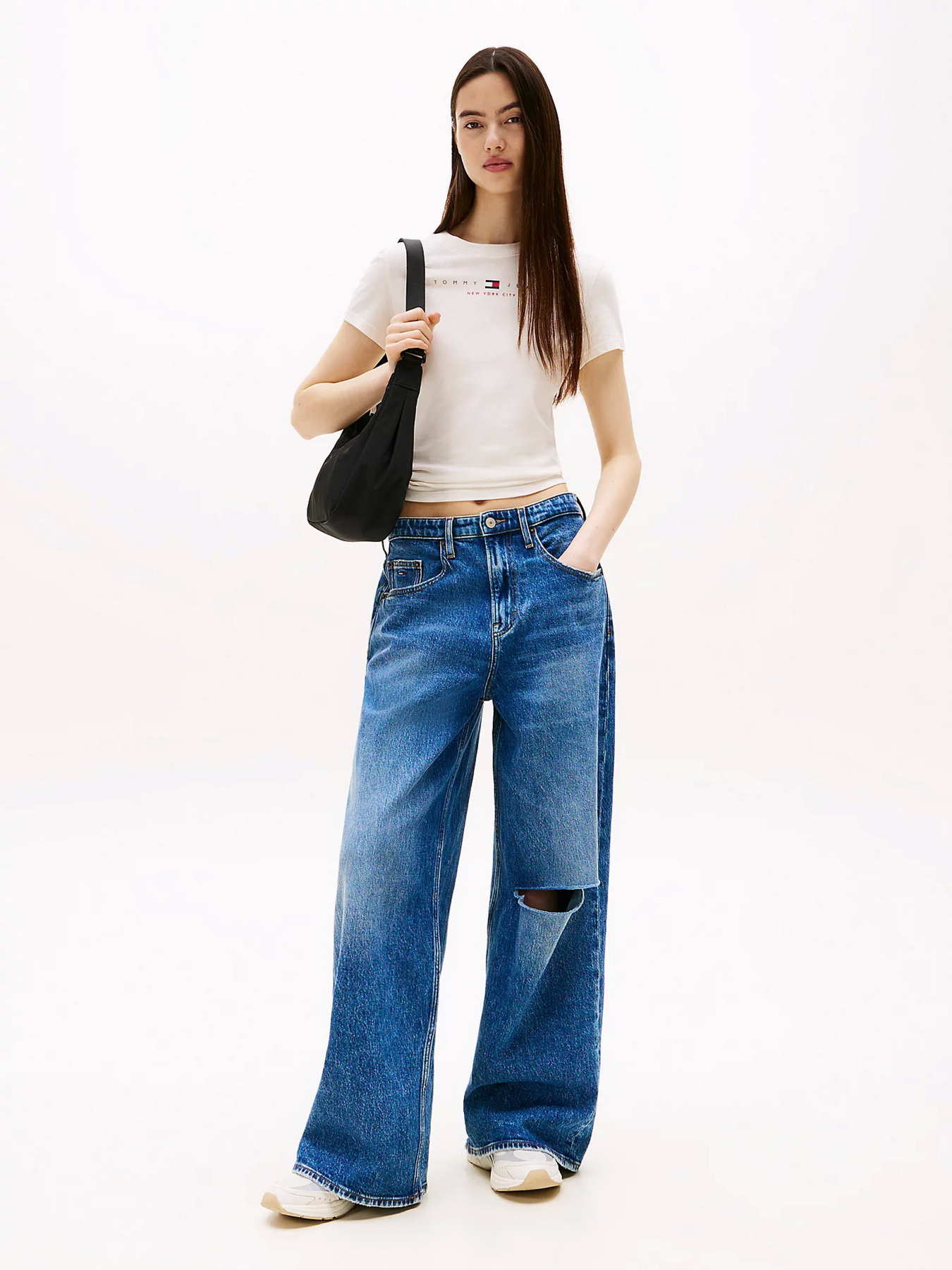 Футболки и поло Tommy Jeans модель DW0DW21422-YBH Футболки и поло Tommy Jeans модель DW0DW21422-YBH Фото