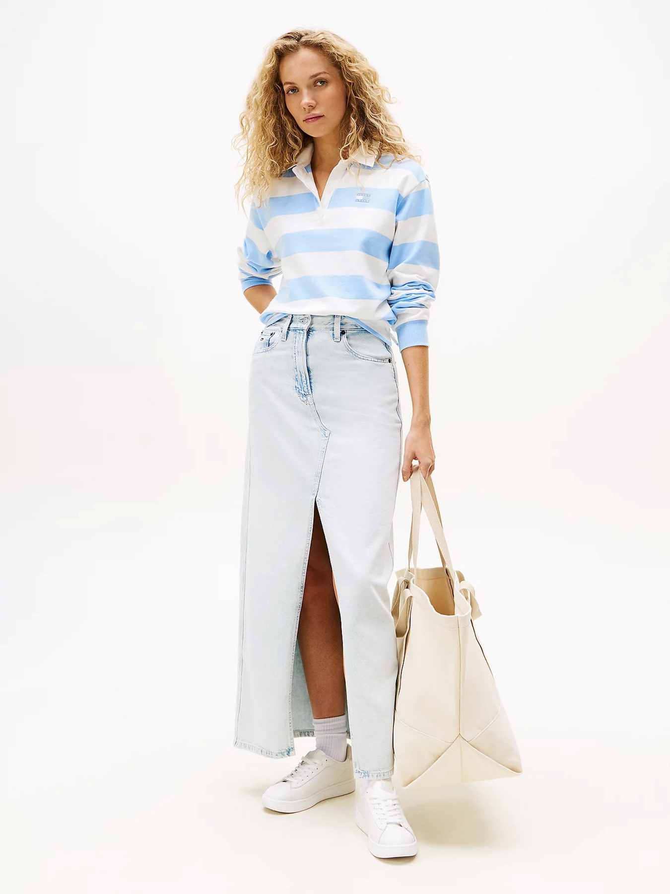 Худи и свитшоты Tommy Jeans модель DW0DW20948-C1T Фото